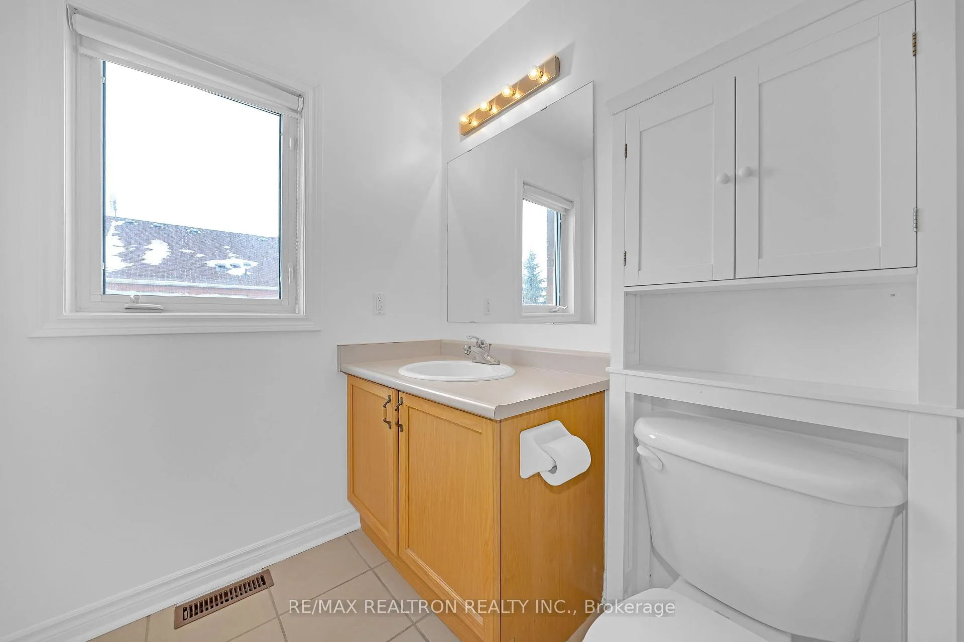 Photo 21 of 28 Daniel Reaman Crescent, Vaughan, Patterson — HOMEH