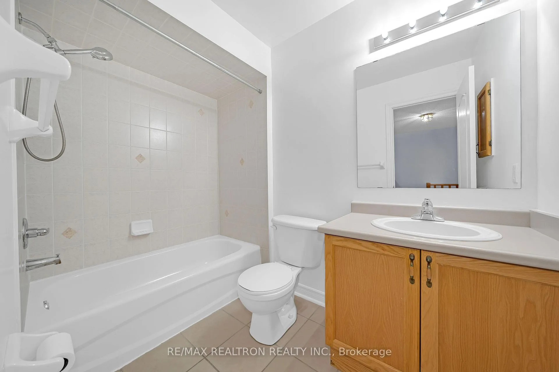 Photo 25 of 28 Daniel Reaman Crescent, Vaughan, Patterson — HOMEH