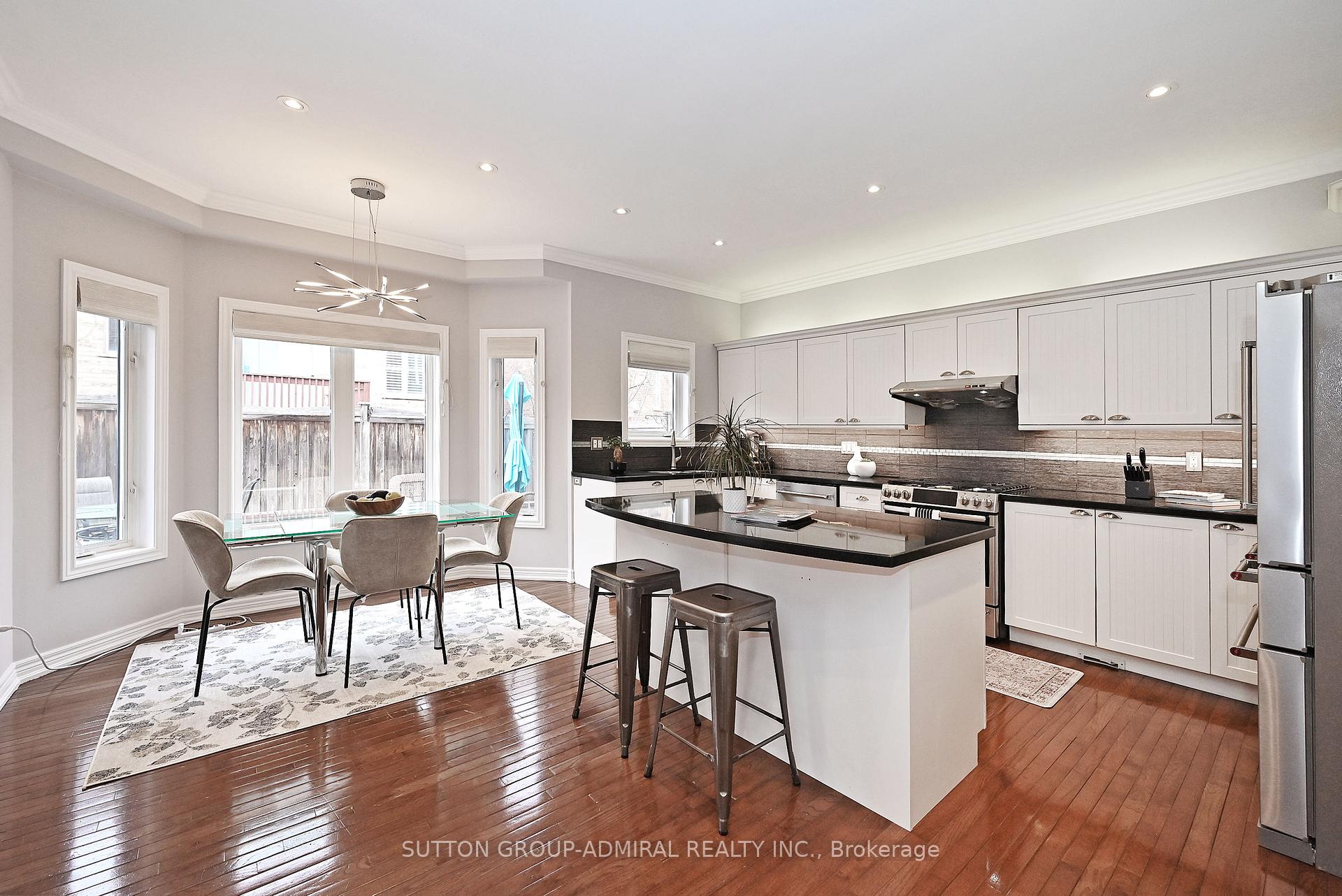 Photo 6 of 32 Seabreeze Avenue, Vaughan, Patterson — HOMEH