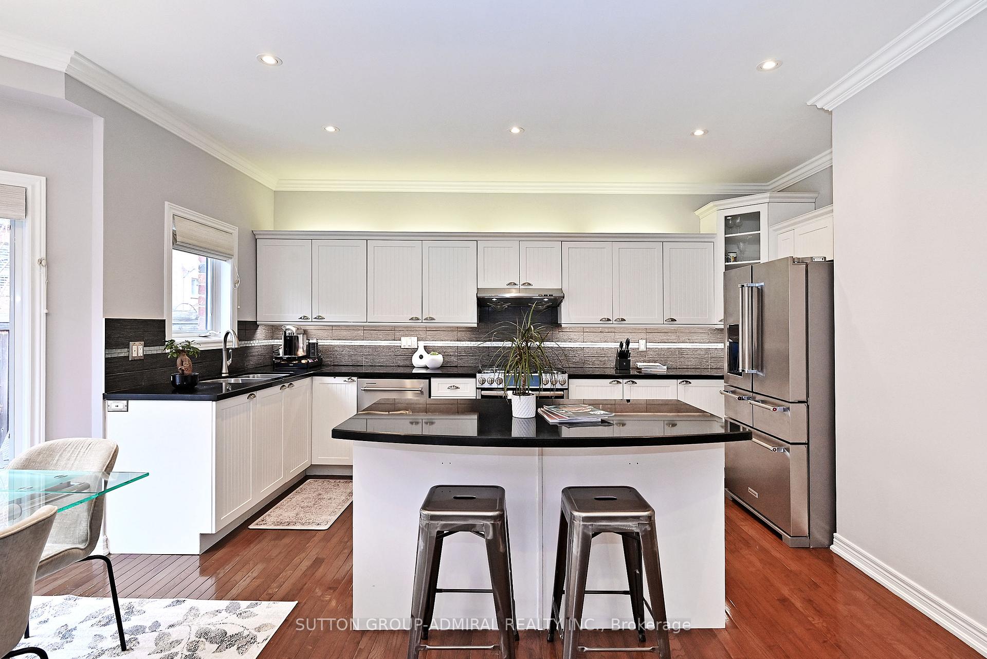 Photo 7 of 32 Seabreeze Avenue, Vaughan, Patterson — HOMEH