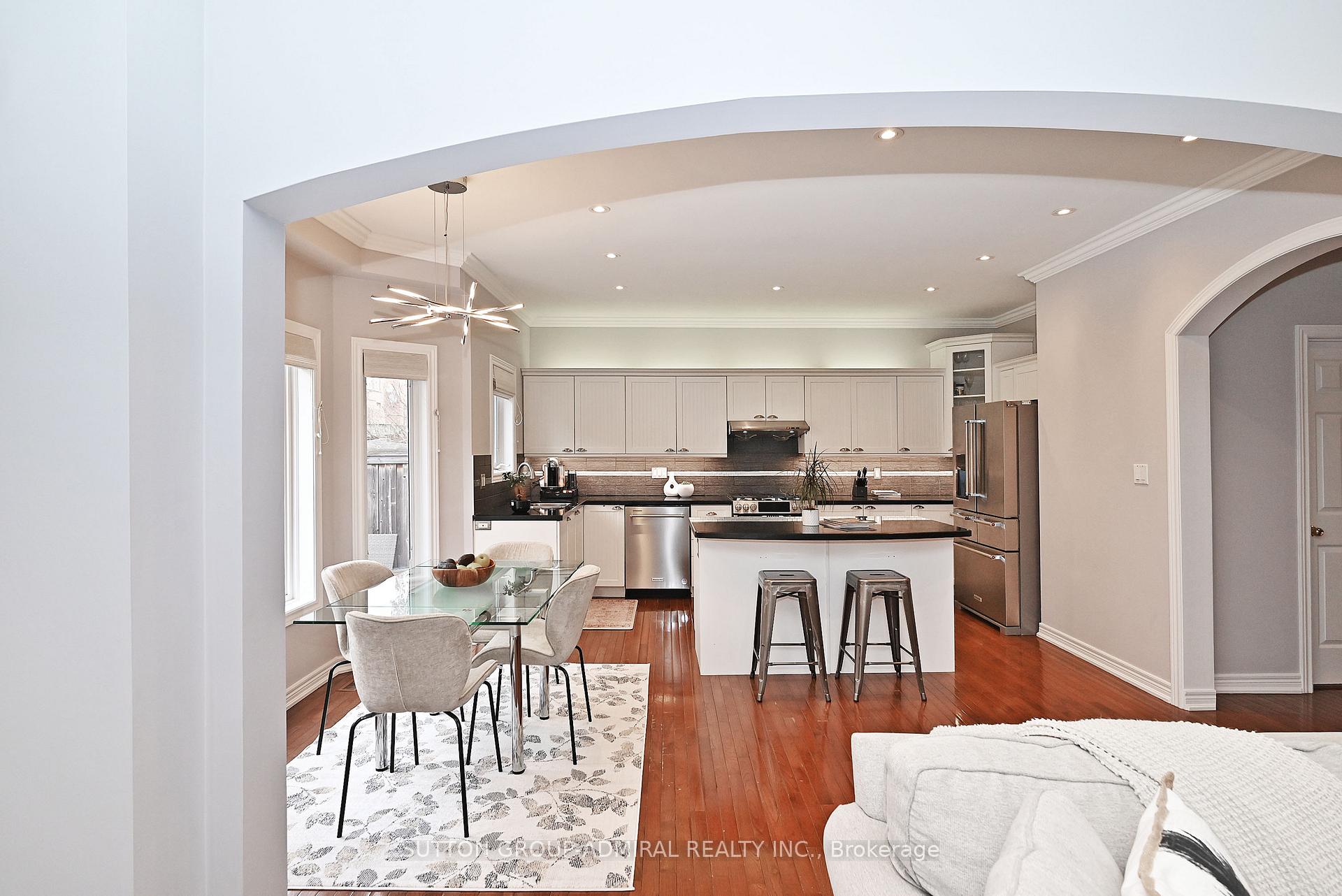 Photo 9 of 32 Seabreeze Avenue, Vaughan, Patterson — HOMEH