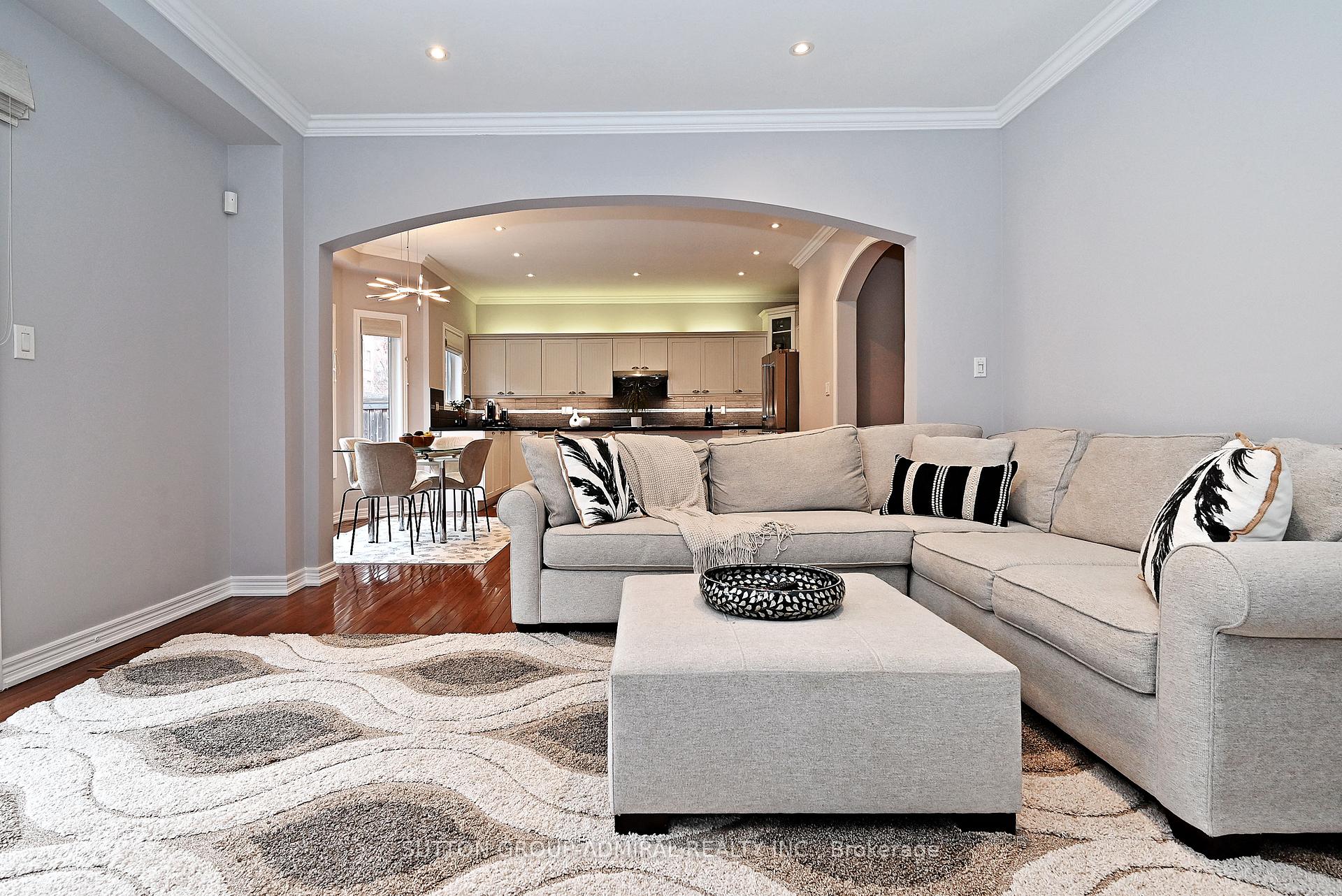 Photo 13 of 32 Seabreeze Avenue, Vaughan, Patterson — HOMEH