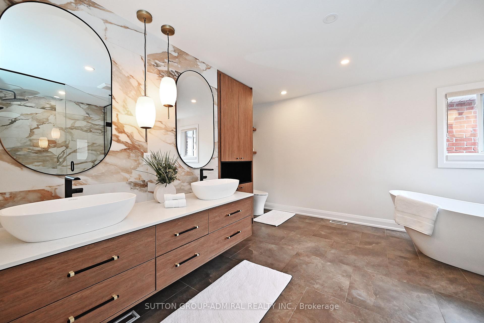 Photo 18 of 32 Seabreeze Avenue, Vaughan, Patterson — HOMEH