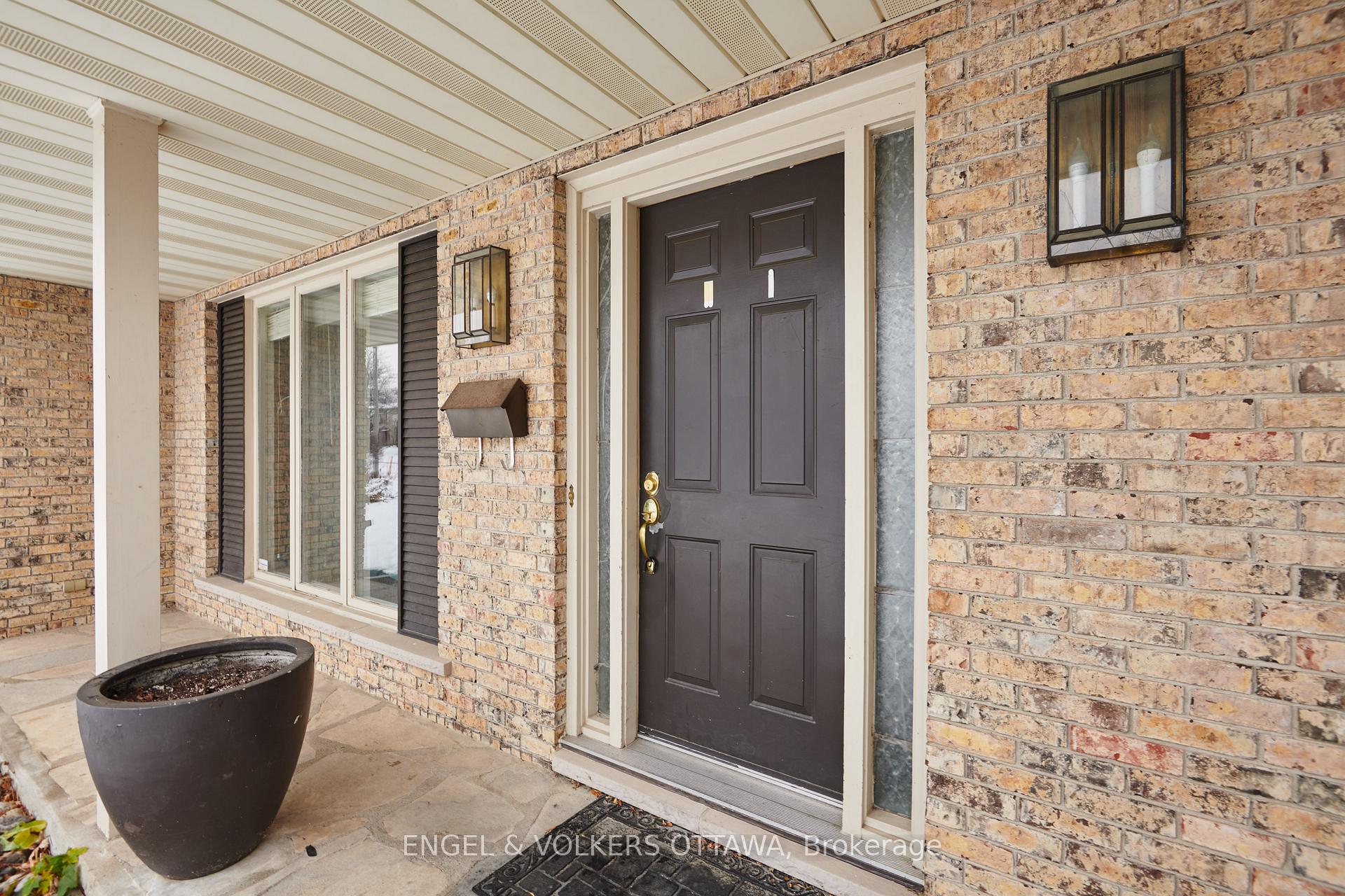 Photo 3 of 2432 Wyndale Crescent, Ottawa, Guildwood Estates - Urbandale Acres — HOMEH