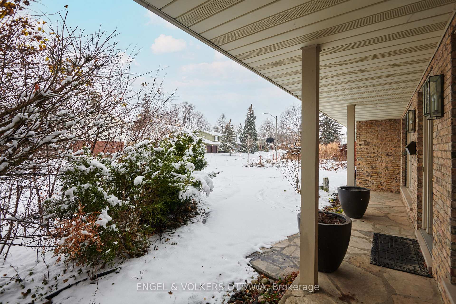 Photo 4 of 2432 Wyndale Crescent, Ottawa, Guildwood Estates - Urbandale Acres — HOMEH