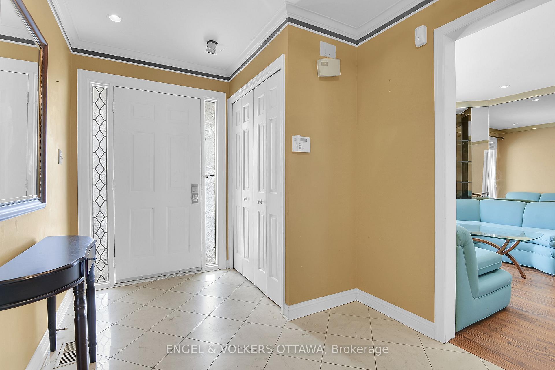 Photo 5 of 2432 Wyndale Crescent, Ottawa, Guildwood Estates - Urbandale Acres — HOMEH