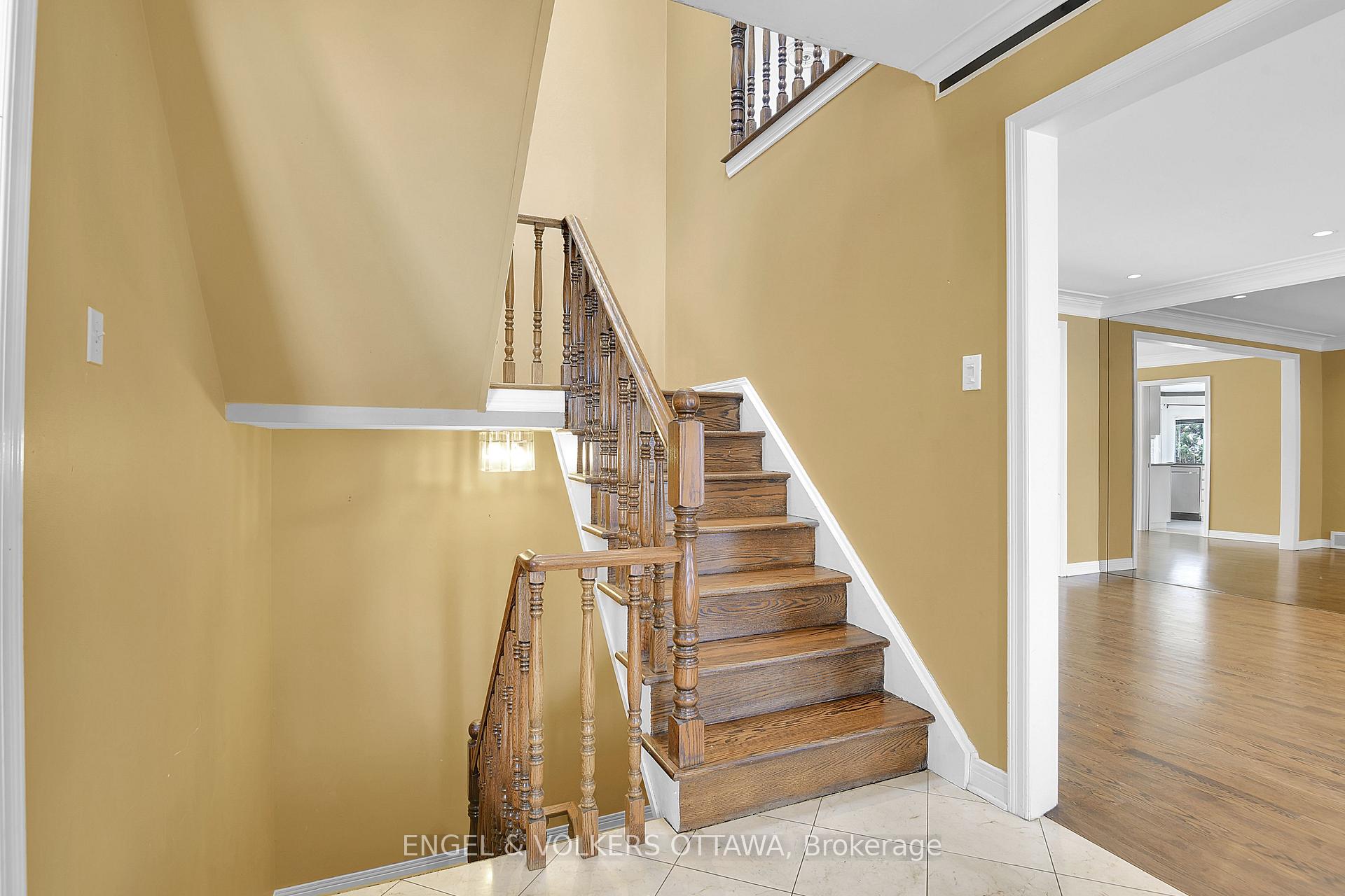 Photo 6 of 2432 Wyndale Crescent, Ottawa, Guildwood Estates - Urbandale Acres — HOMEH