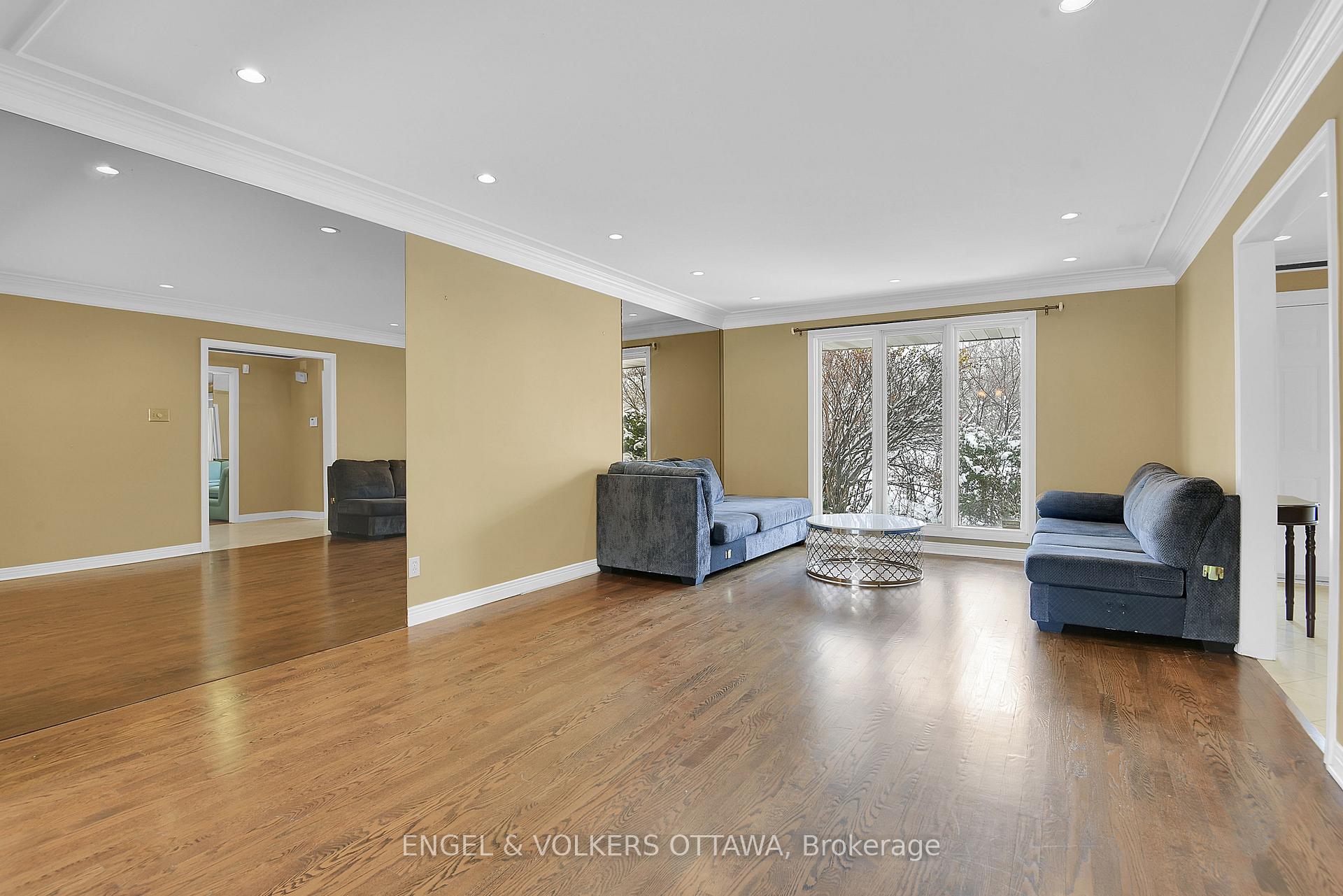 Photo 7 of 2432 Wyndale Crescent, Ottawa, Guildwood Estates - Urbandale Acres — HOMEH