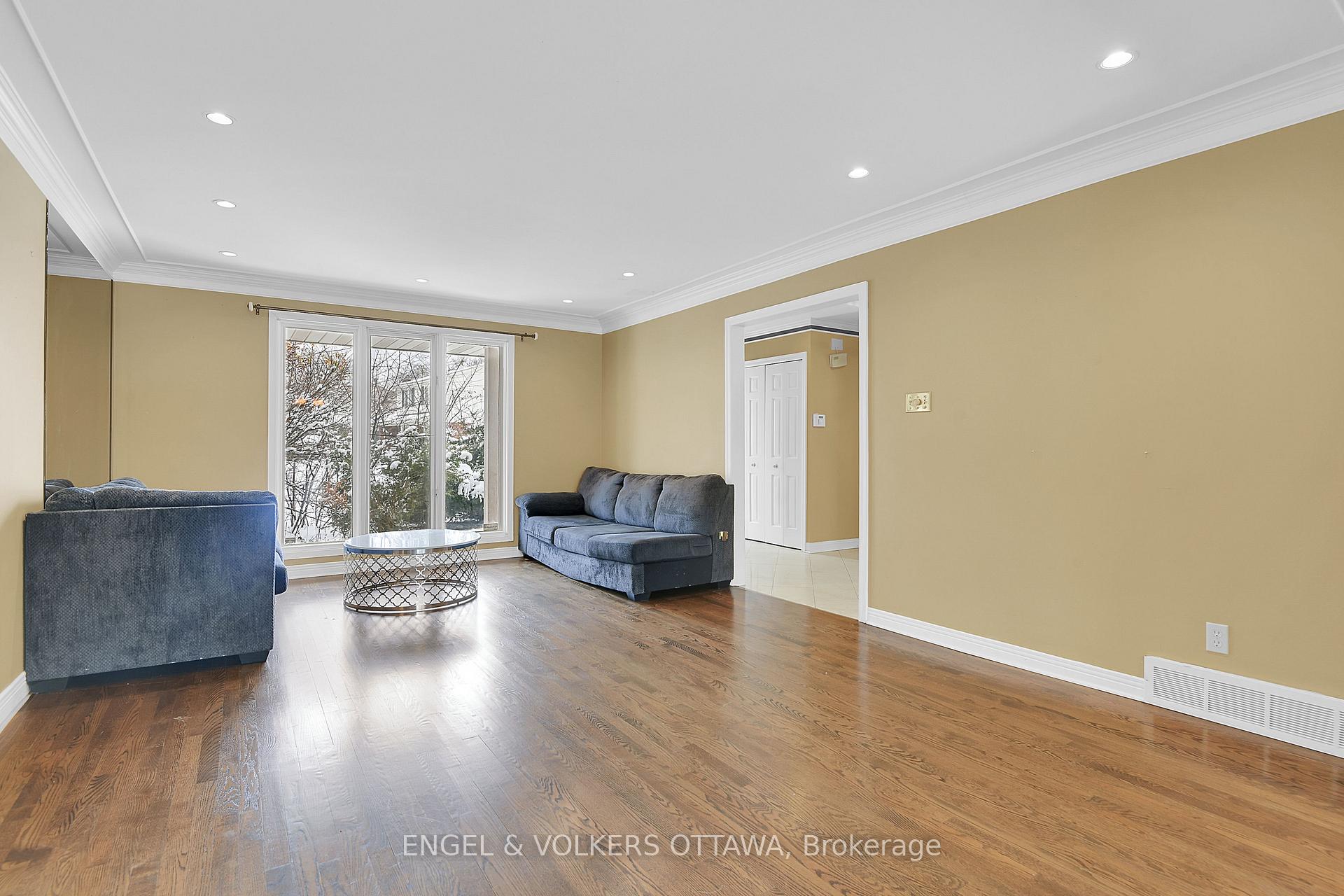 Photo 8 of 2432 Wyndale Crescent, Ottawa, Guildwood Estates - Urbandale Acres — HOMEH