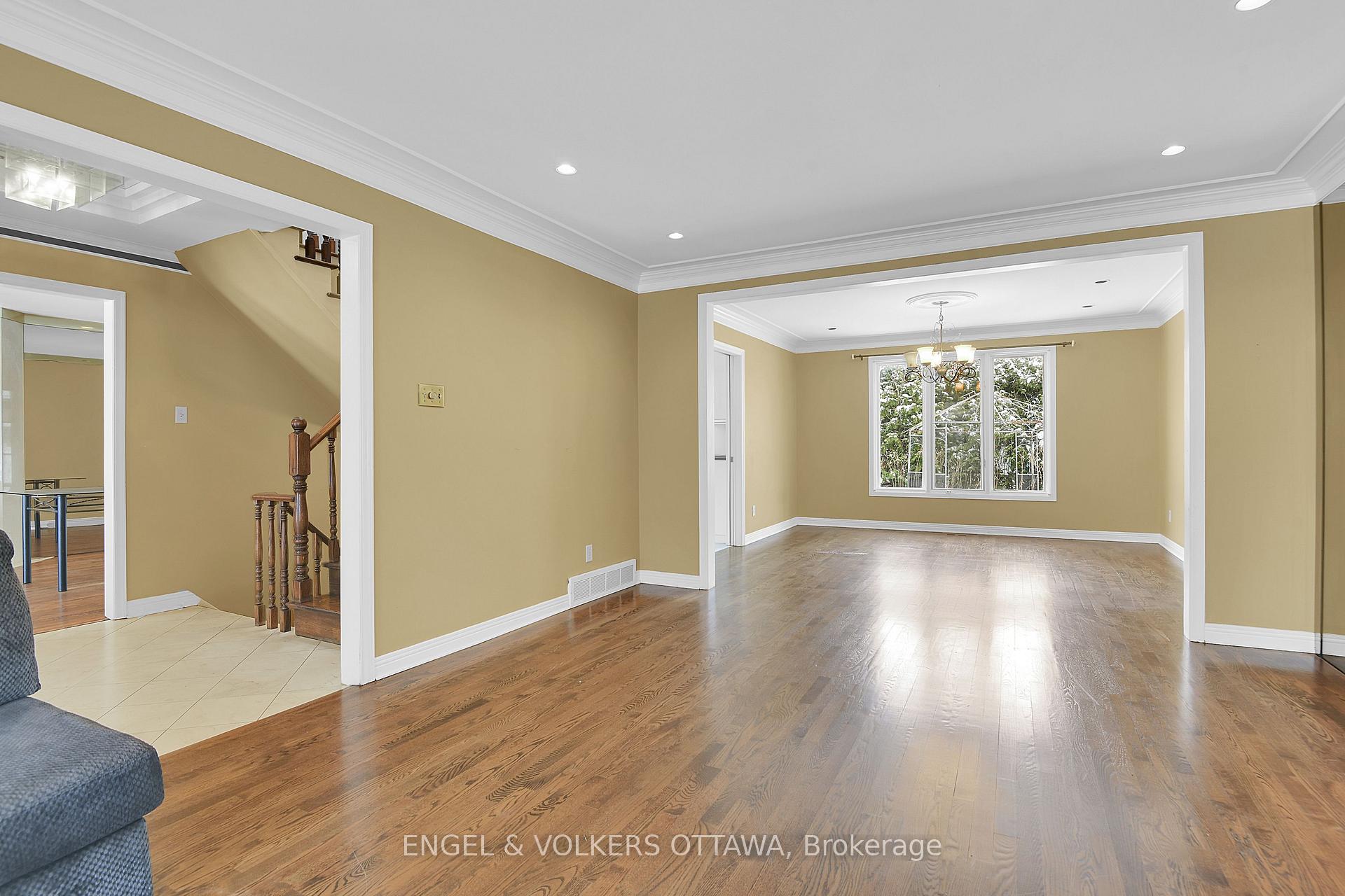 Photo 9 of 2432 Wyndale Crescent, Ottawa, Guildwood Estates - Urbandale Acres — HOMEH