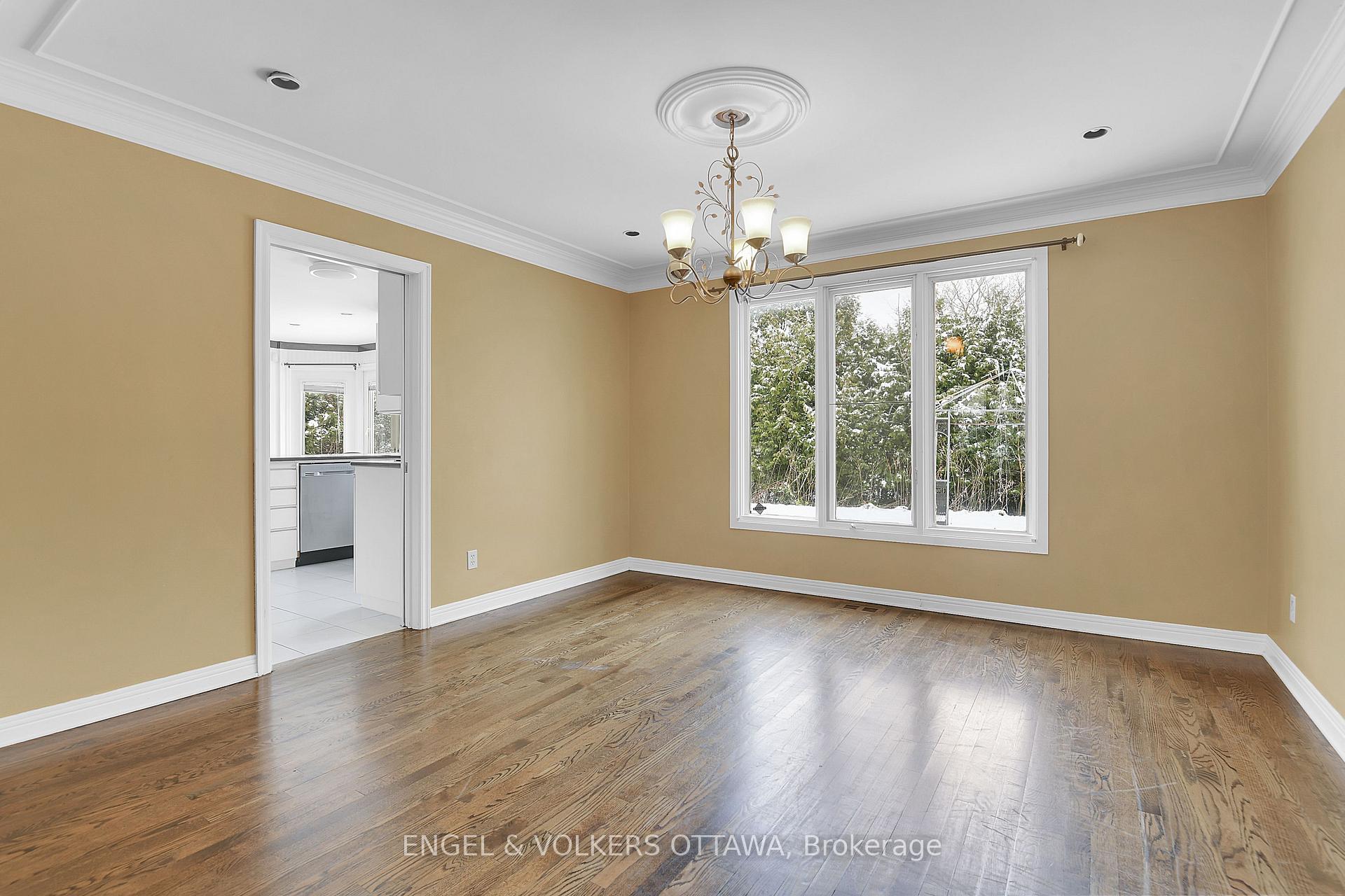 Photo 10 of 2432 Wyndale Crescent, Ottawa, Guildwood Estates - Urbandale Acres — HOMEH