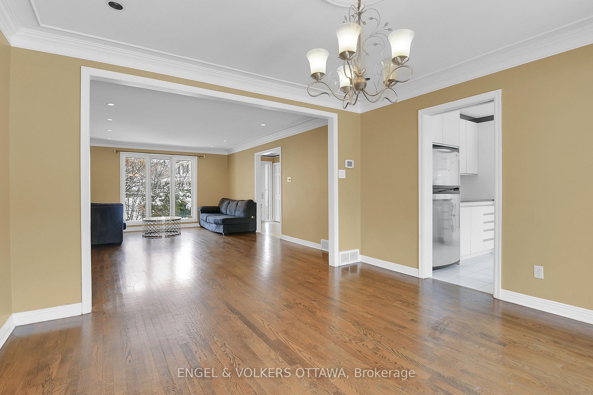Photo 11 of 2432 Wyndale Crescent, Ottawa, Guildwood Estates - Urbandale Acres — HOMEH