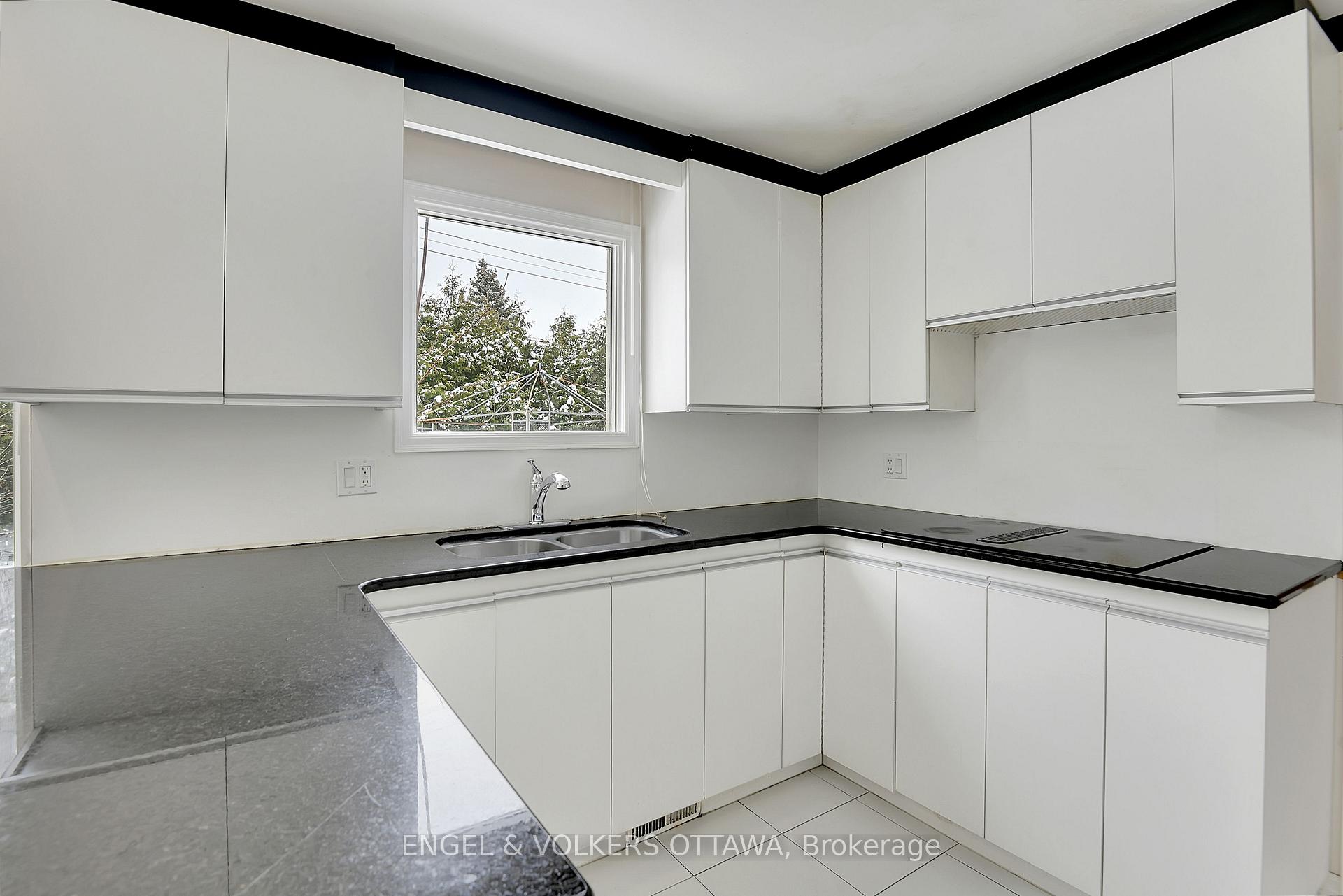 Photo 13 of 2432 Wyndale Crescent, Ottawa, Guildwood Estates - Urbandale Acres — HOMEH