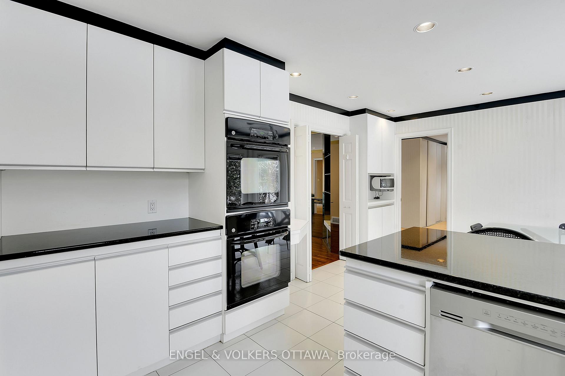 Photo 14 of 2432 Wyndale Crescent, Ottawa, Guildwood Estates - Urbandale Acres — HOMEH