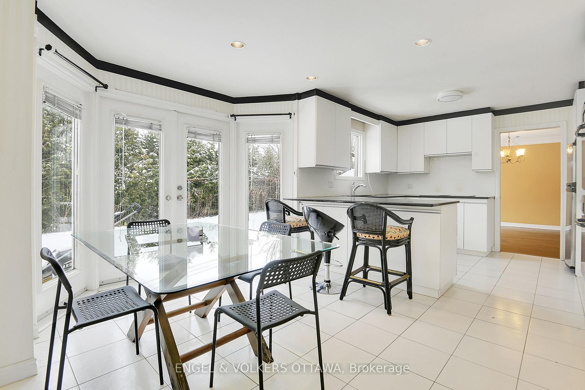 Photo 15 of 2432 Wyndale Crescent, Ottawa, Guildwood Estates - Urbandale Acres — HOMEH