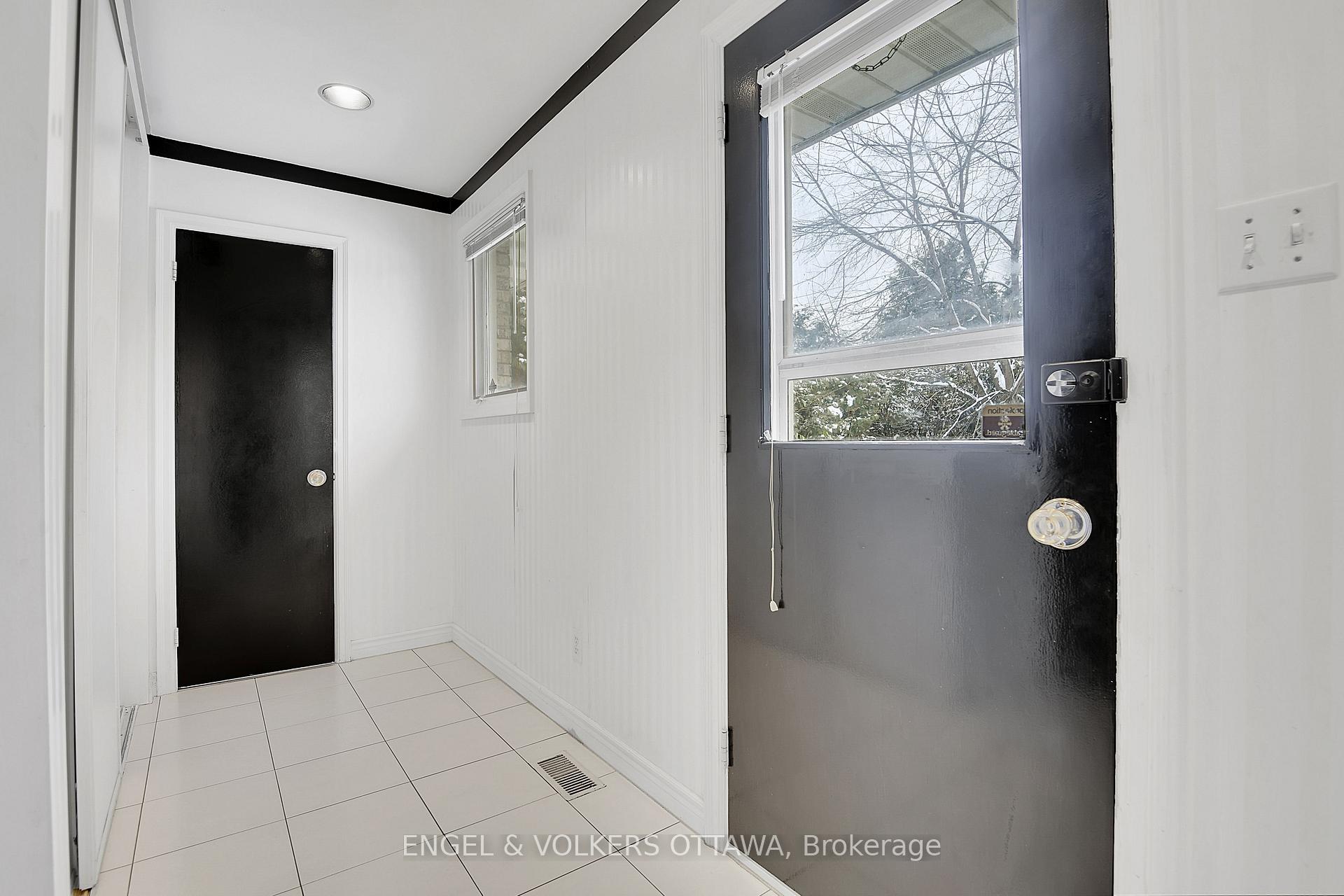 Photo 16 of 2432 Wyndale Crescent, Ottawa, Guildwood Estates - Urbandale Acres — HOMEH