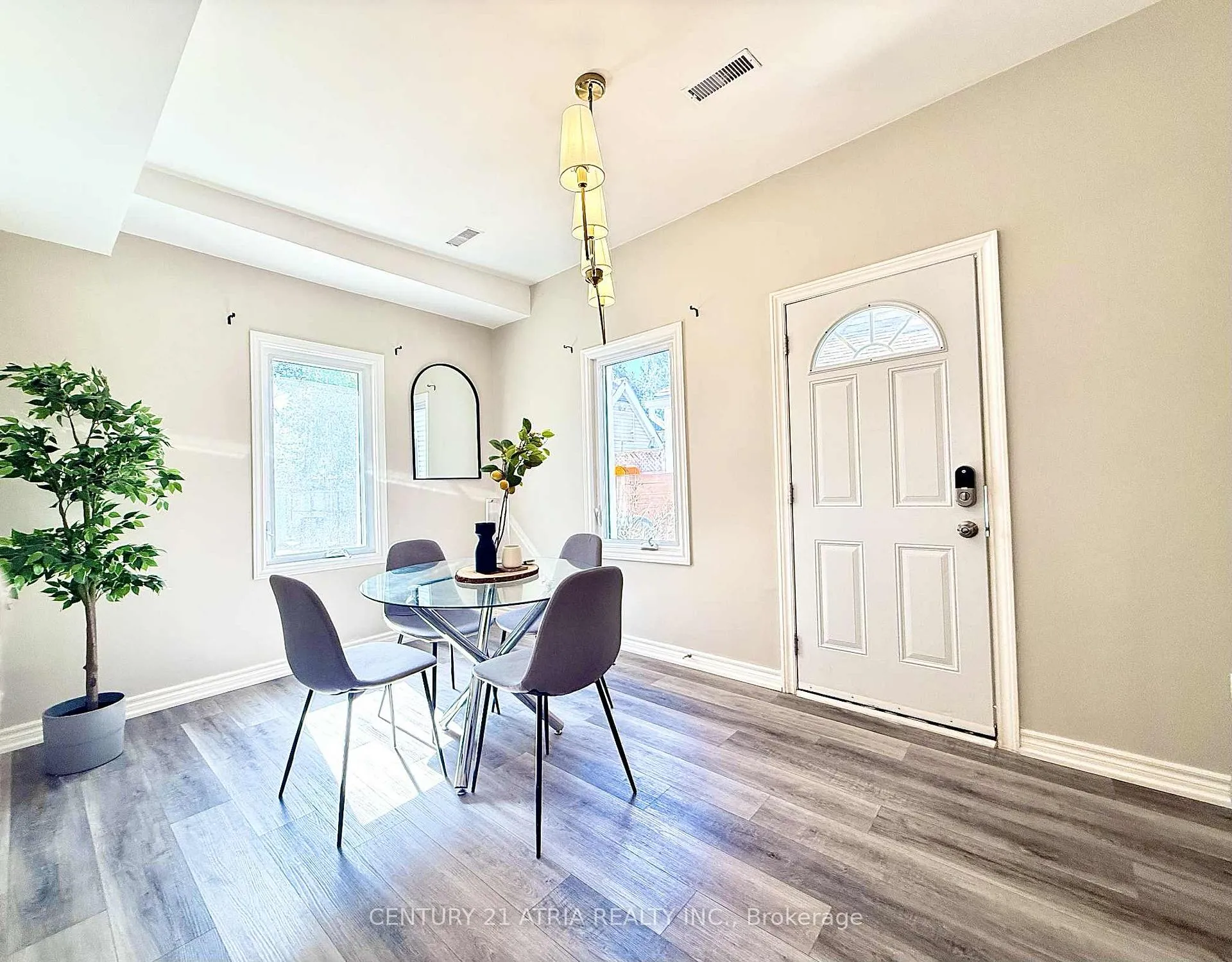 Photo 5 of 59 Park Street, Barrie, Queen's Park — HOMEH