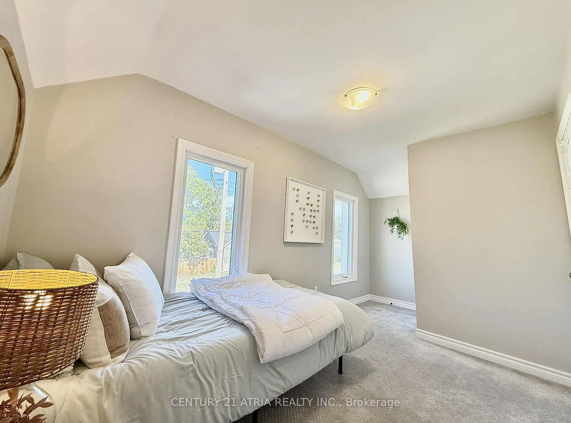 Photo 12 of 59 Park Street, Barrie, Queen's Park — HOMEH