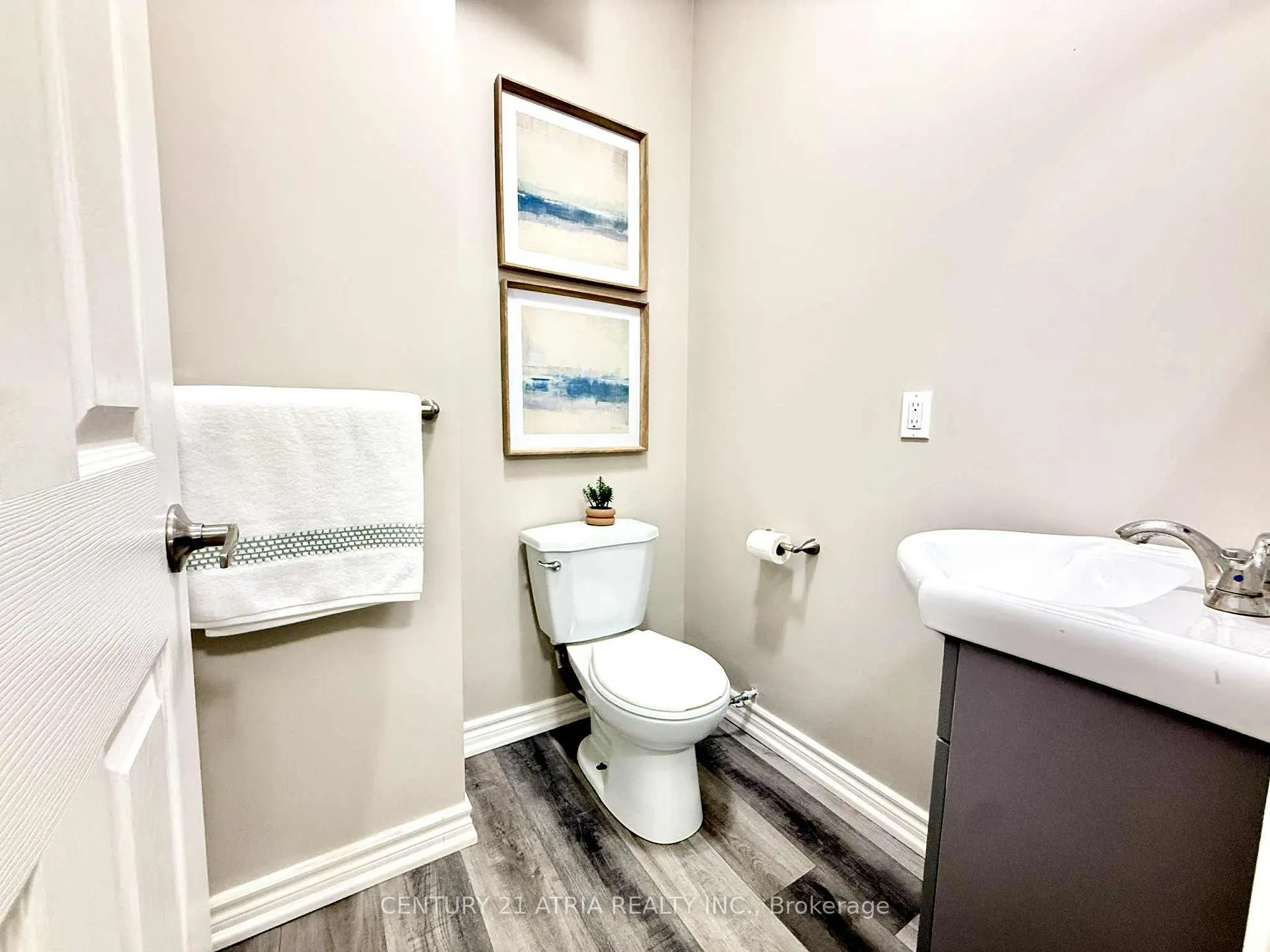 Photo 15 of 59 Park Street, Barrie, Queen's Park — HOMEH
