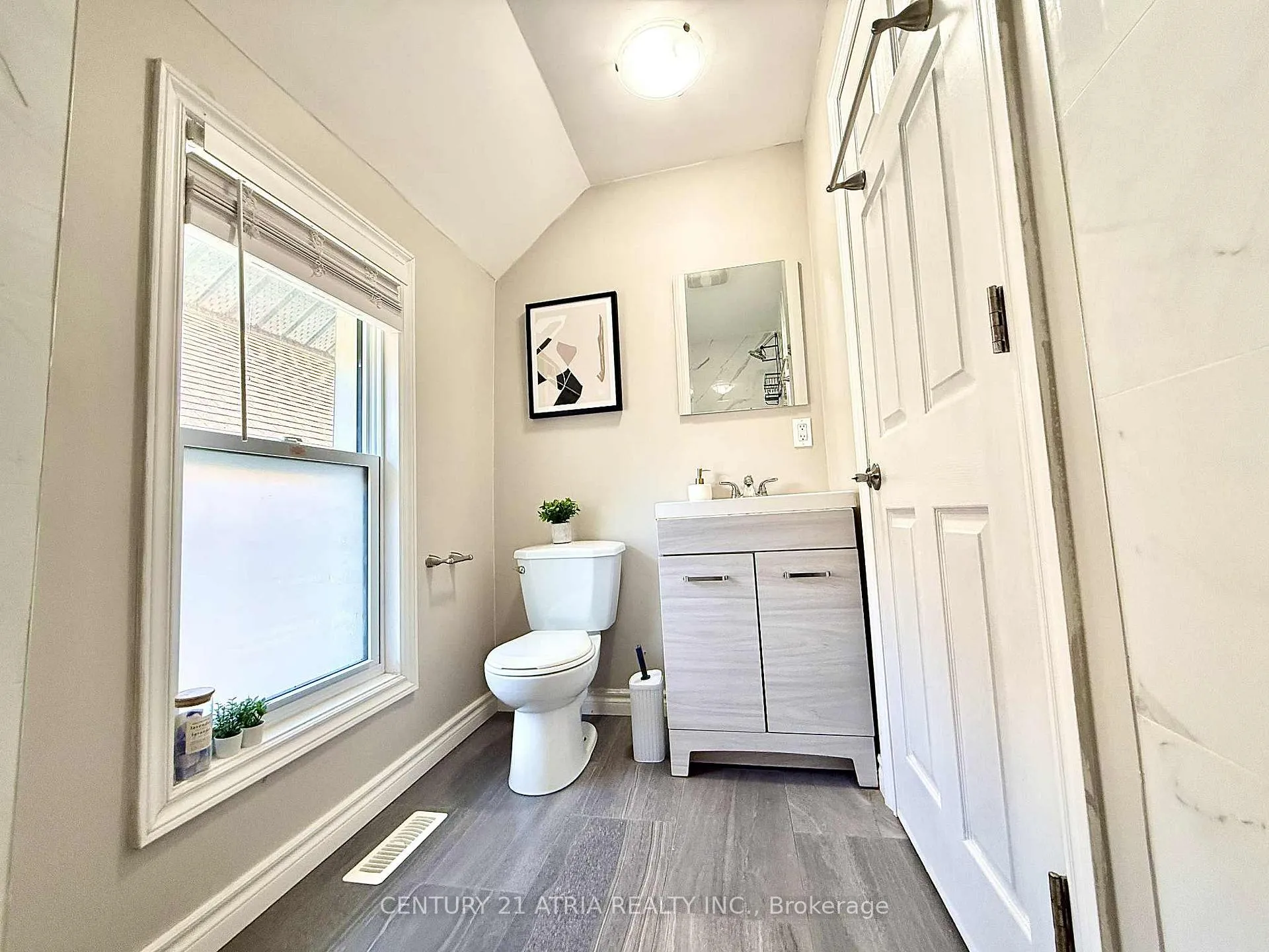 Photo 16 of 59 Park Street, Barrie, Queen's Park — HOMEH