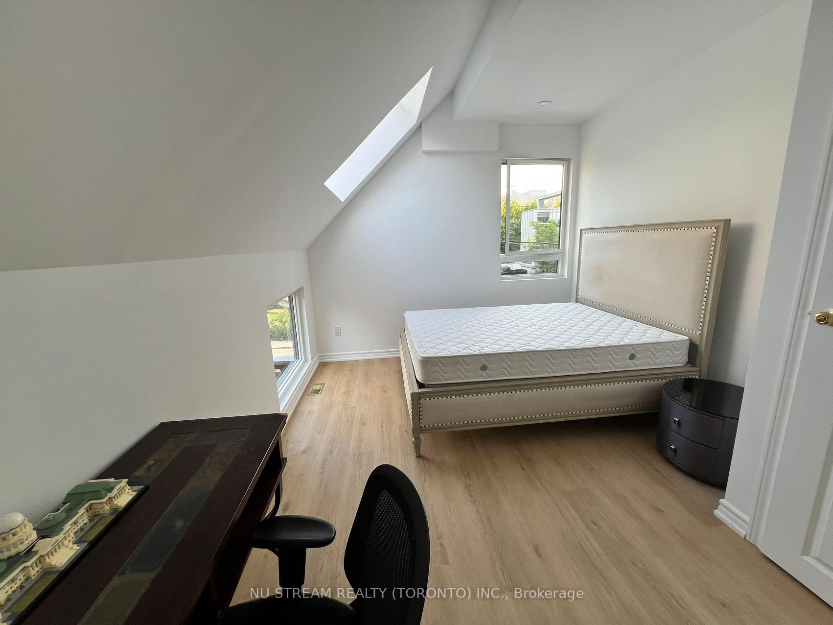 Photo 2 of Unit 401, 364 Huron Street, Toronto, University — HOMEH
