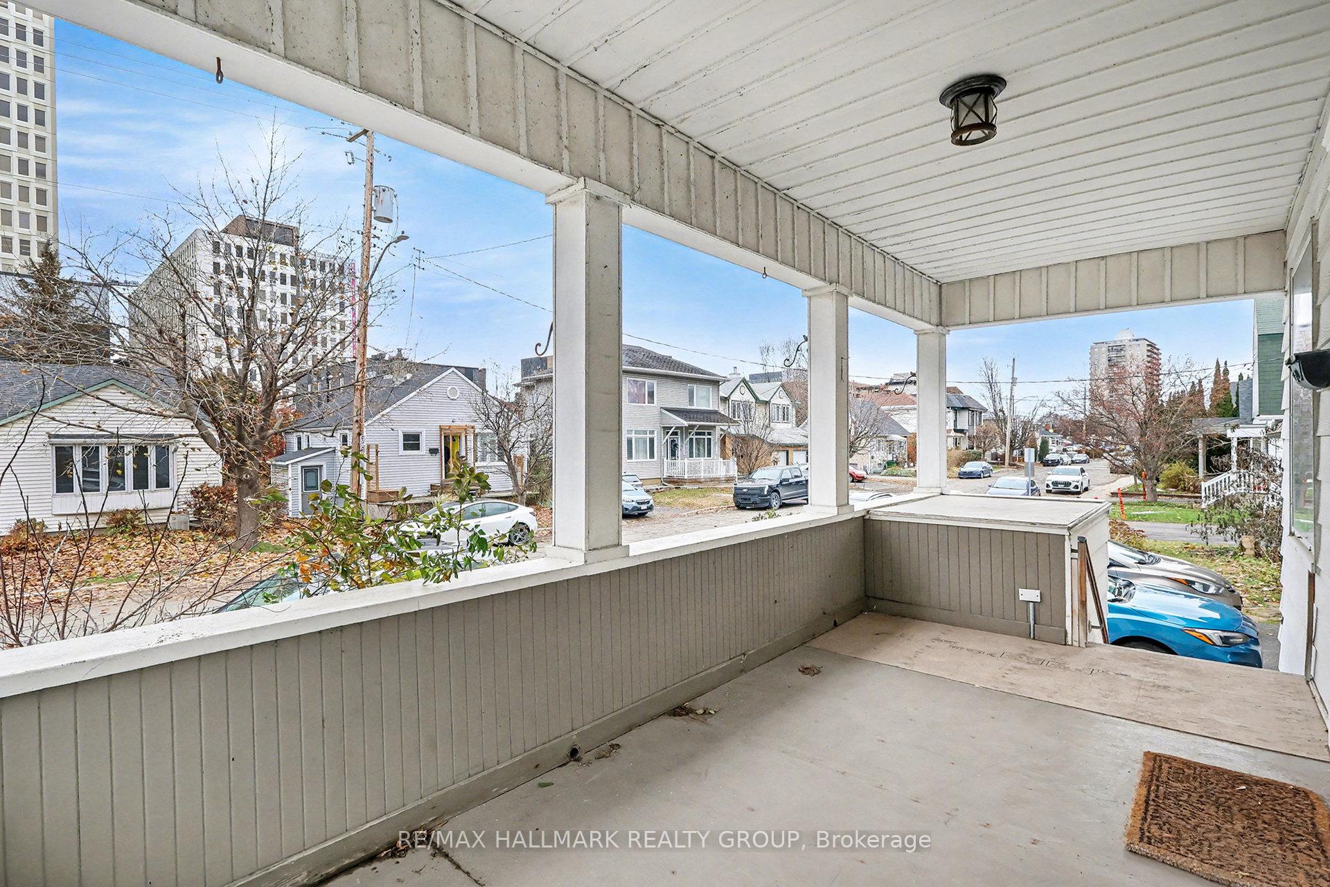 Photo 3 of 8 Carlotta Avenue, Ottawa, Vanier — HOMEH
