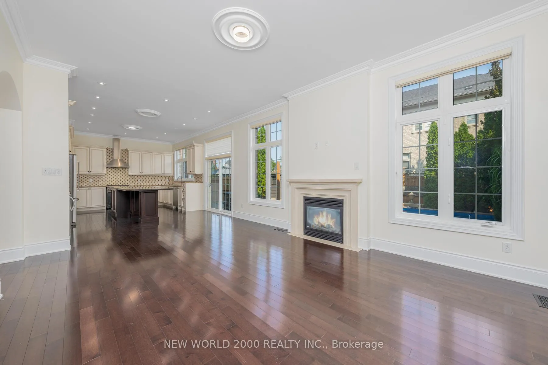 Photo 8 of 10 Orleans Circle, Vaughan, Vellore Village — HOMEH