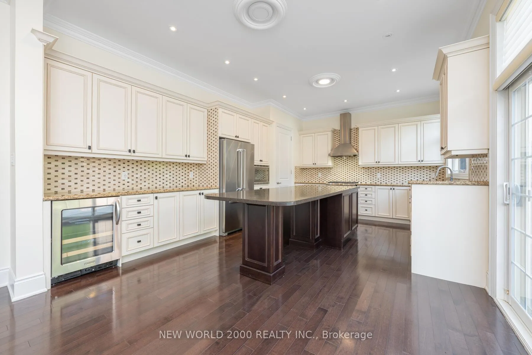 Photo 9 of 10 Orleans Circle, Vaughan, Vellore Village — HOMEH