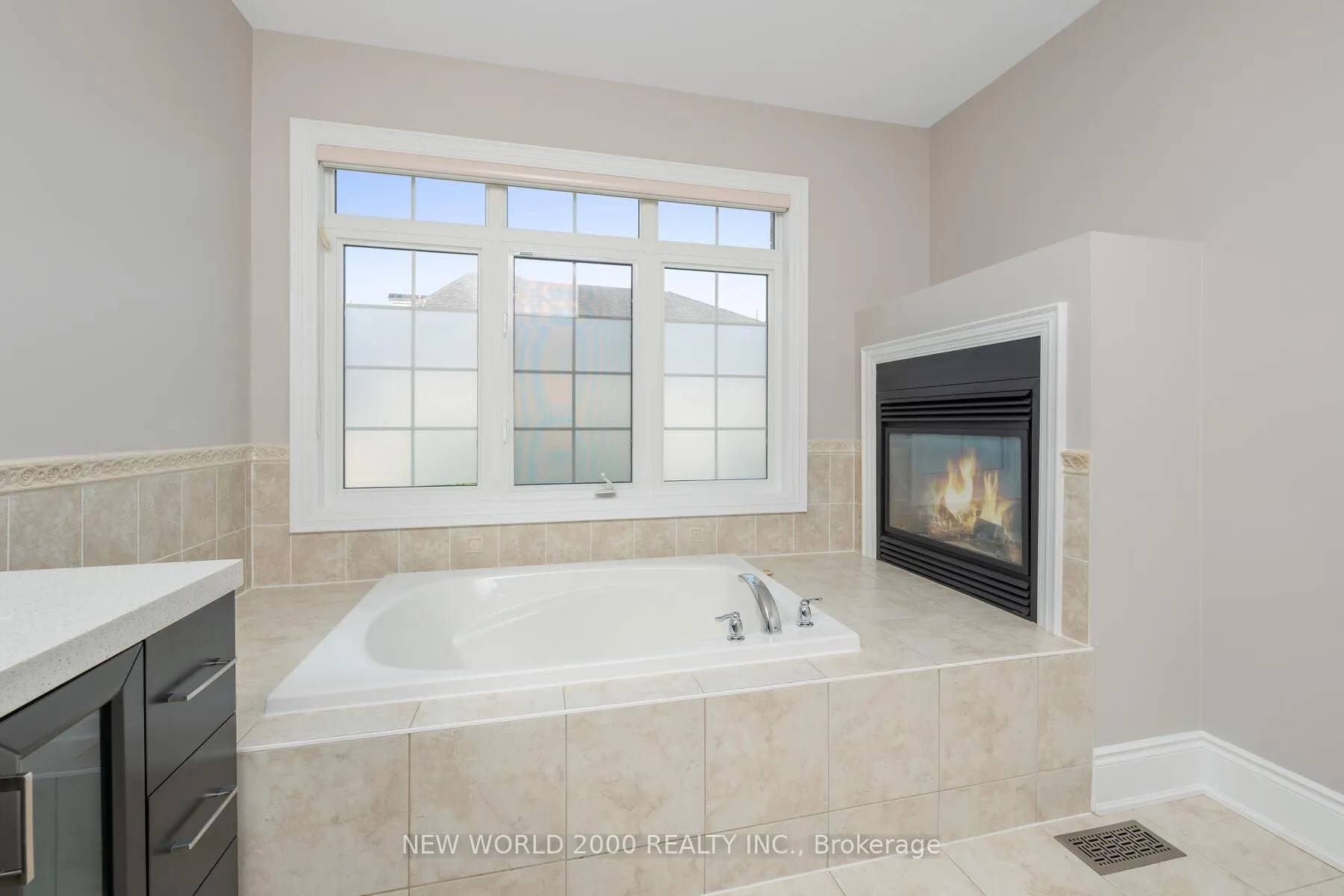 Photo 18 of 10 Orleans Circle, Vaughan, Vellore Village — HOMEH
