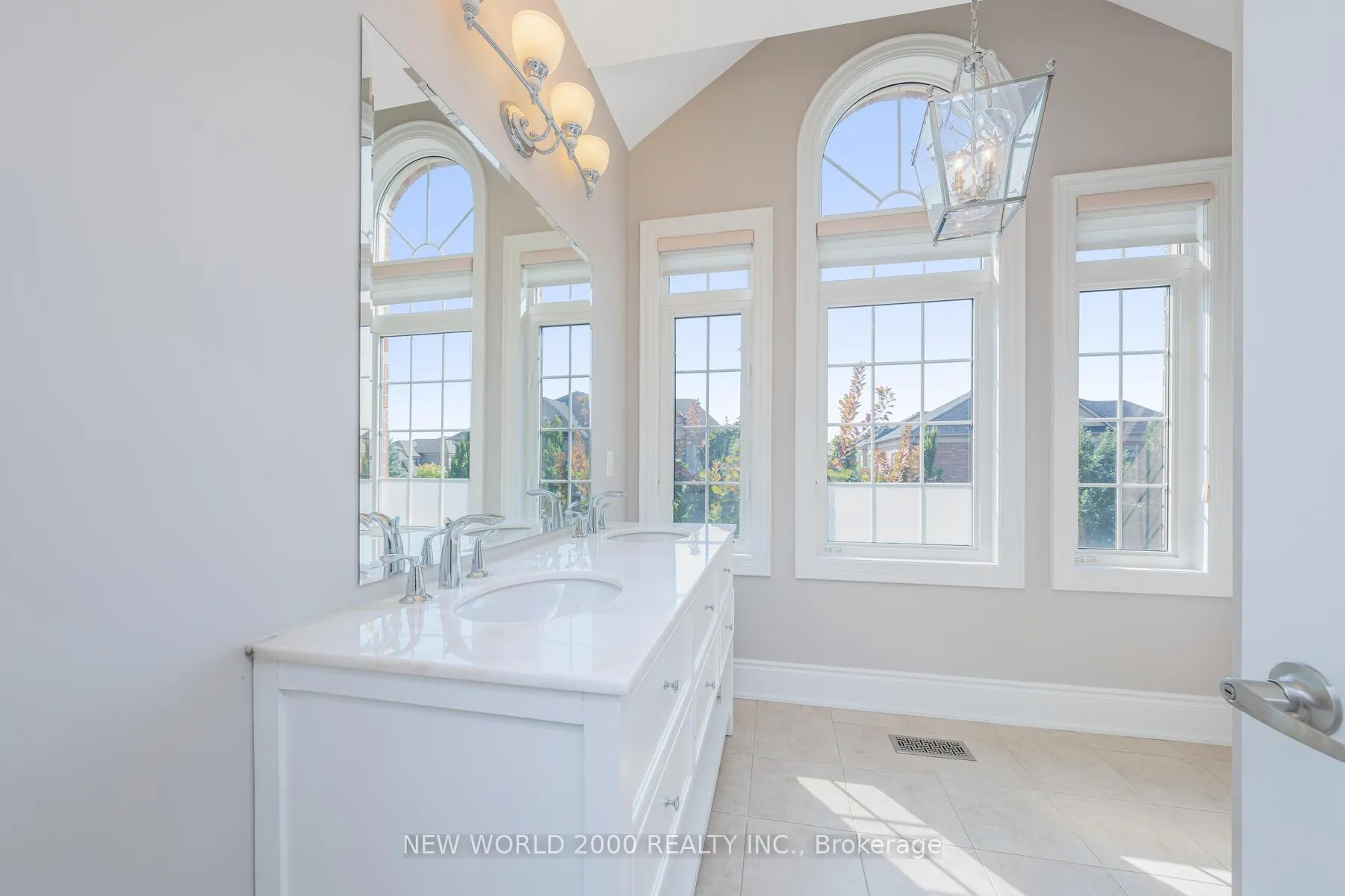 Photo 26 of 10 Orleans Circle, Vaughan, Vellore Village — HOMEH