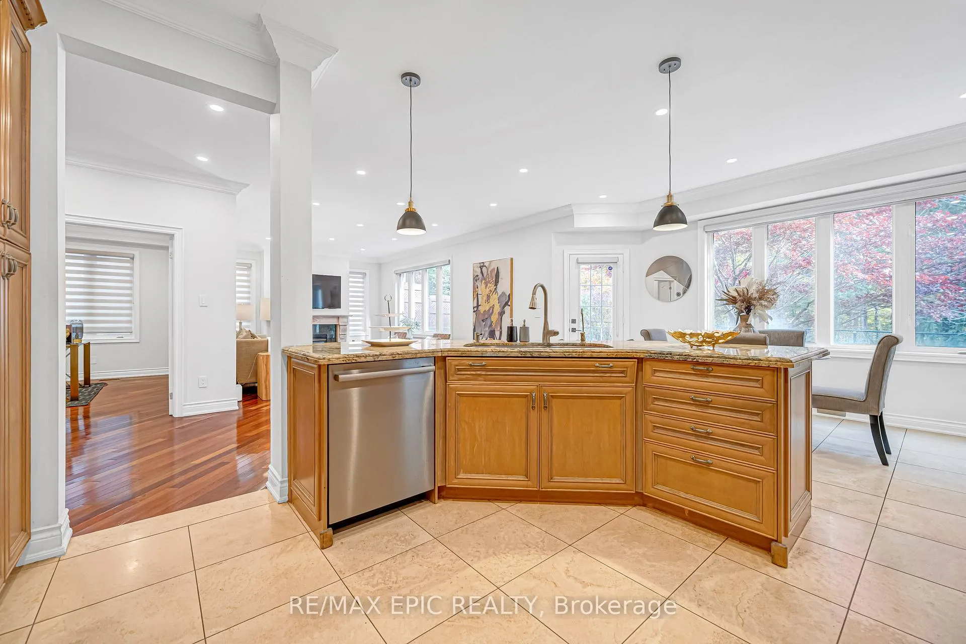 Photo 23 of 115 Thornhill Woods Drive, Vaughan, Patterson — HOMEH