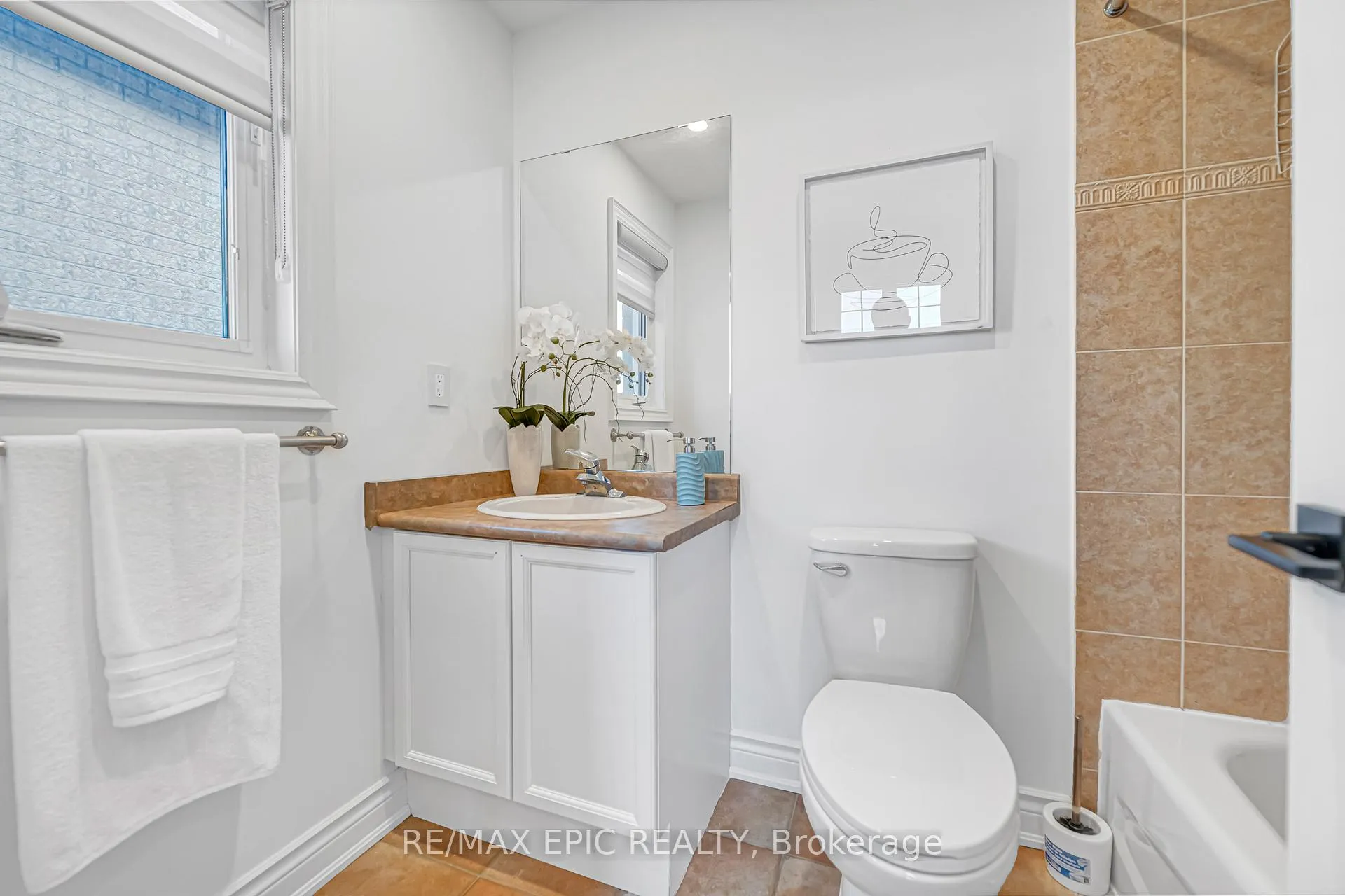 Photo 33 of 115 Thornhill Woods Drive, Vaughan, Patterson — HOMEH