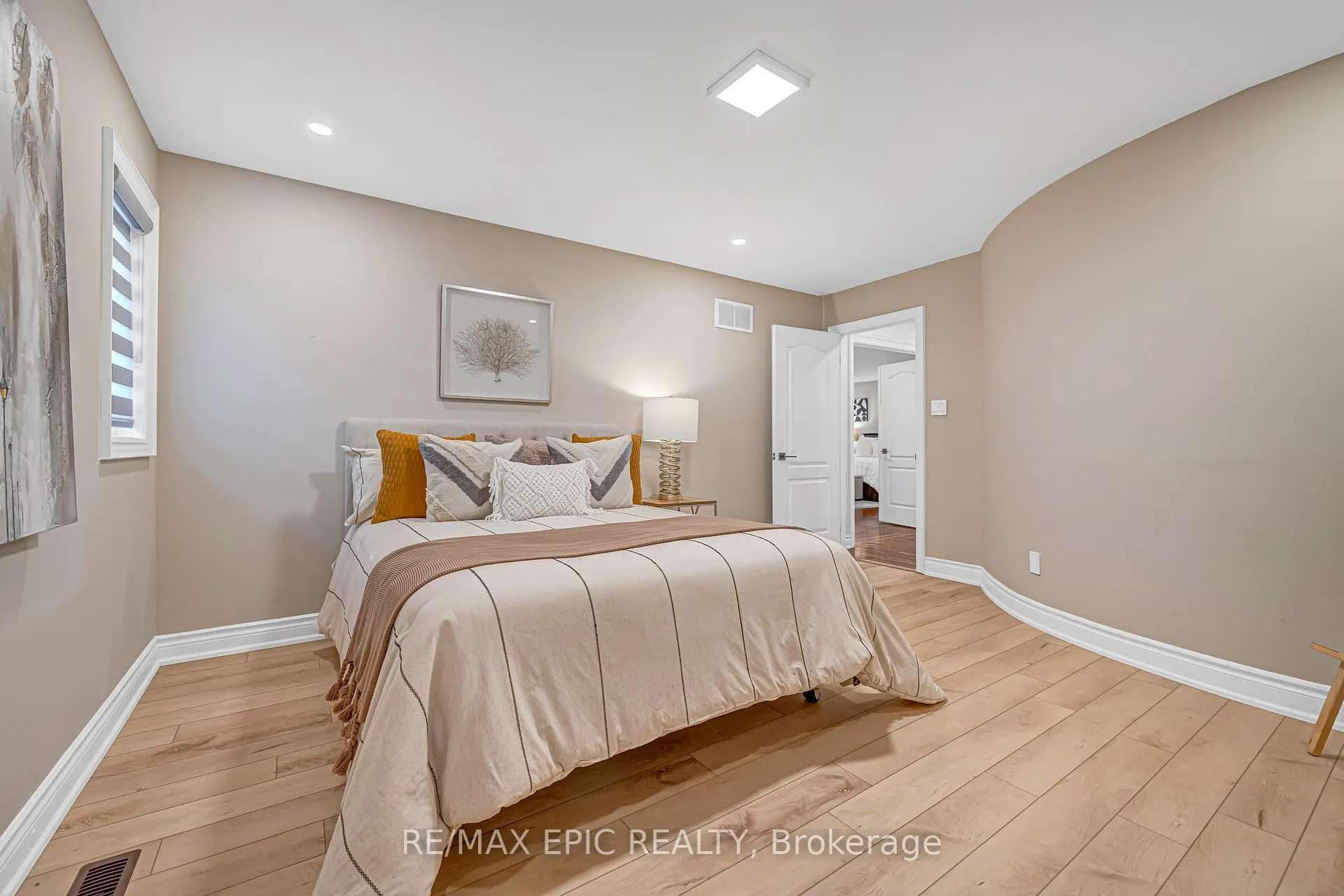 Photo 40 of 115 Thornhill Woods Drive, Vaughan, Patterson — HOMEH