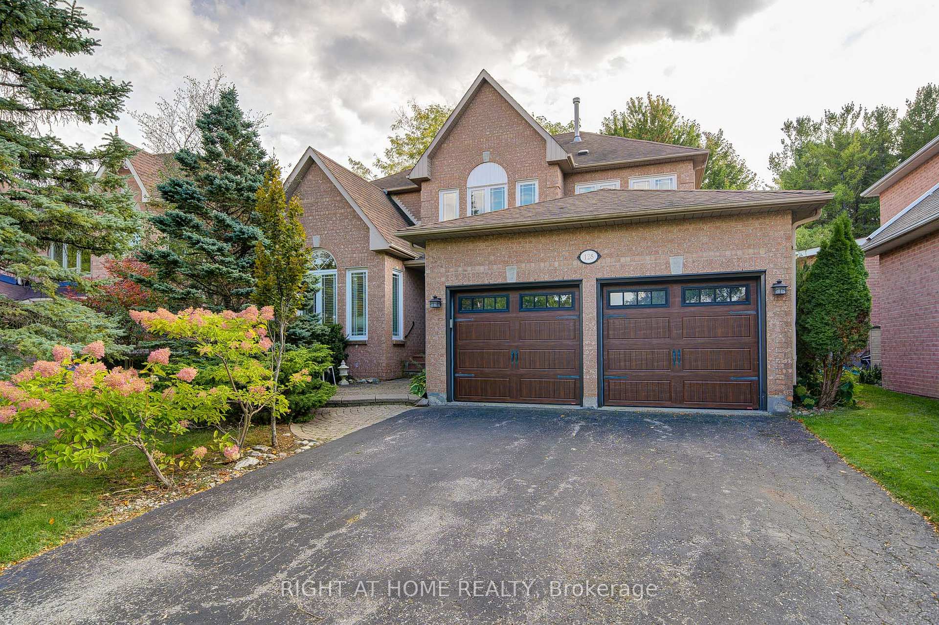 Photo 1 of 128 Carlyle Crescent, Aurora, Aurora Highlands — HOMEH