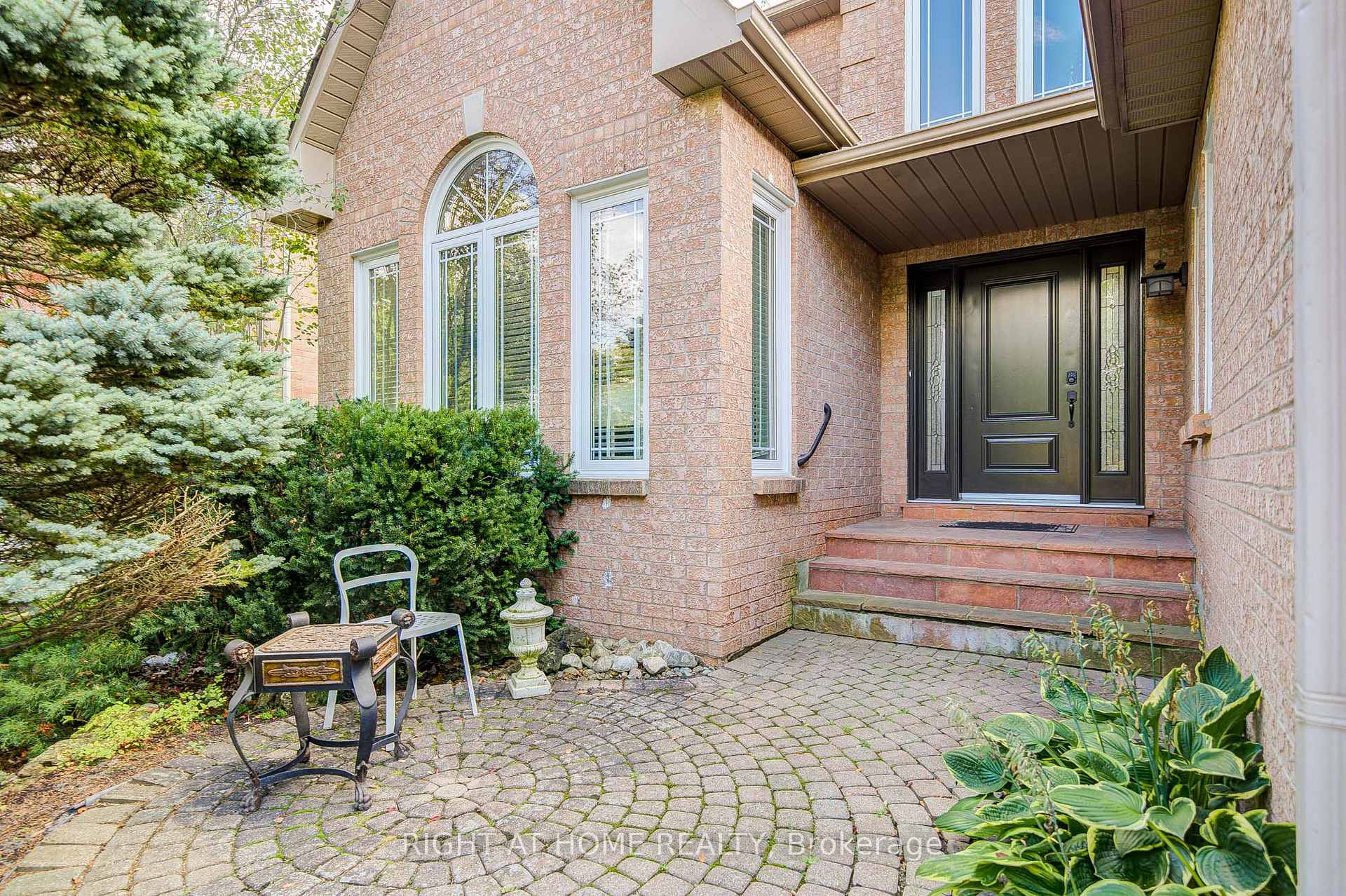 Photo 3 of 128 Carlyle Crescent, Aurora, Aurora Highlands — HOMEH