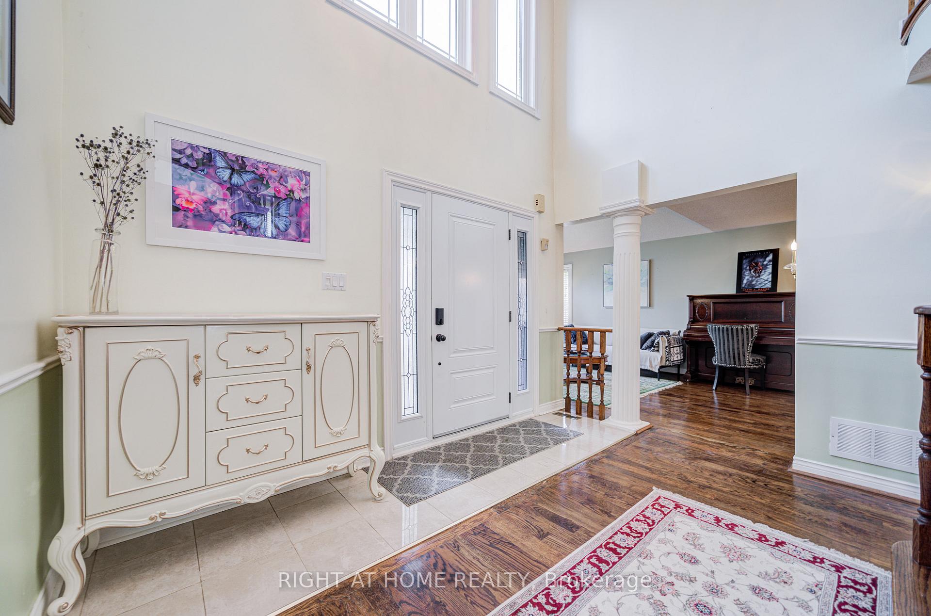 Photo 2 of 128 Carlyle Crescent, Aurora, Aurora Highlands — HOMEH