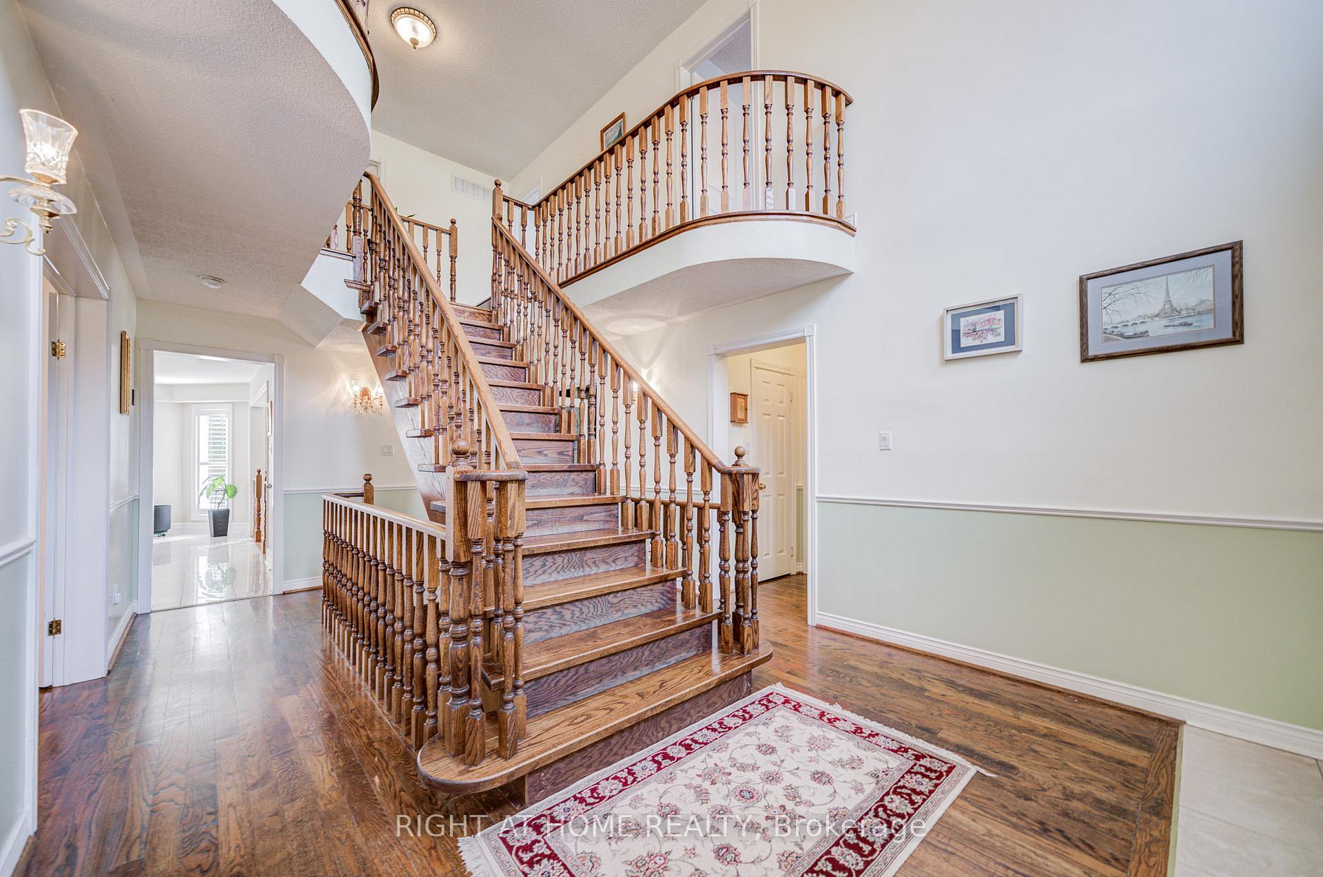 Photo 9 of 128 Carlyle Crescent, Aurora, Aurora Highlands — HOMEH