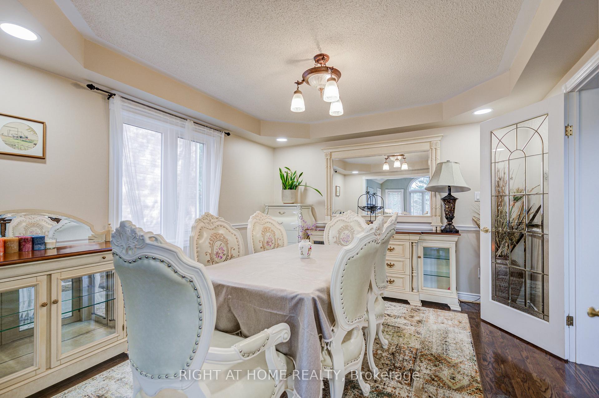 Photo 11 of 128 Carlyle Crescent, Aurora, Aurora Highlands — HOMEH
