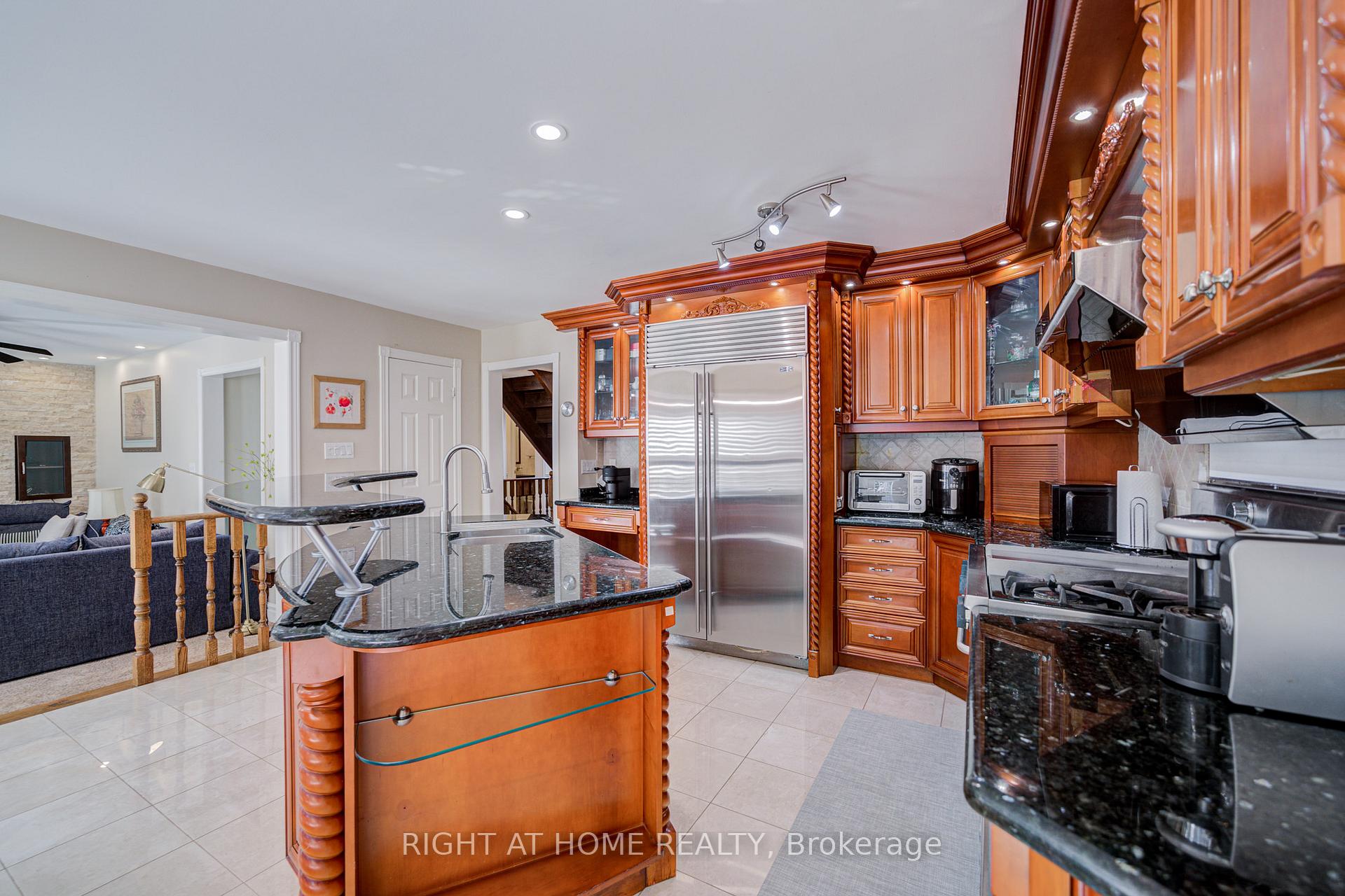 Photo 22 of 128 Carlyle Crescent, Aurora, Aurora Highlands — HOMEH