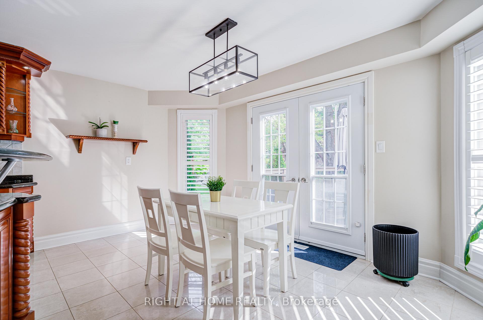 Photo 17 of 128 Carlyle Crescent, Aurora, Aurora Highlands — HOMEH