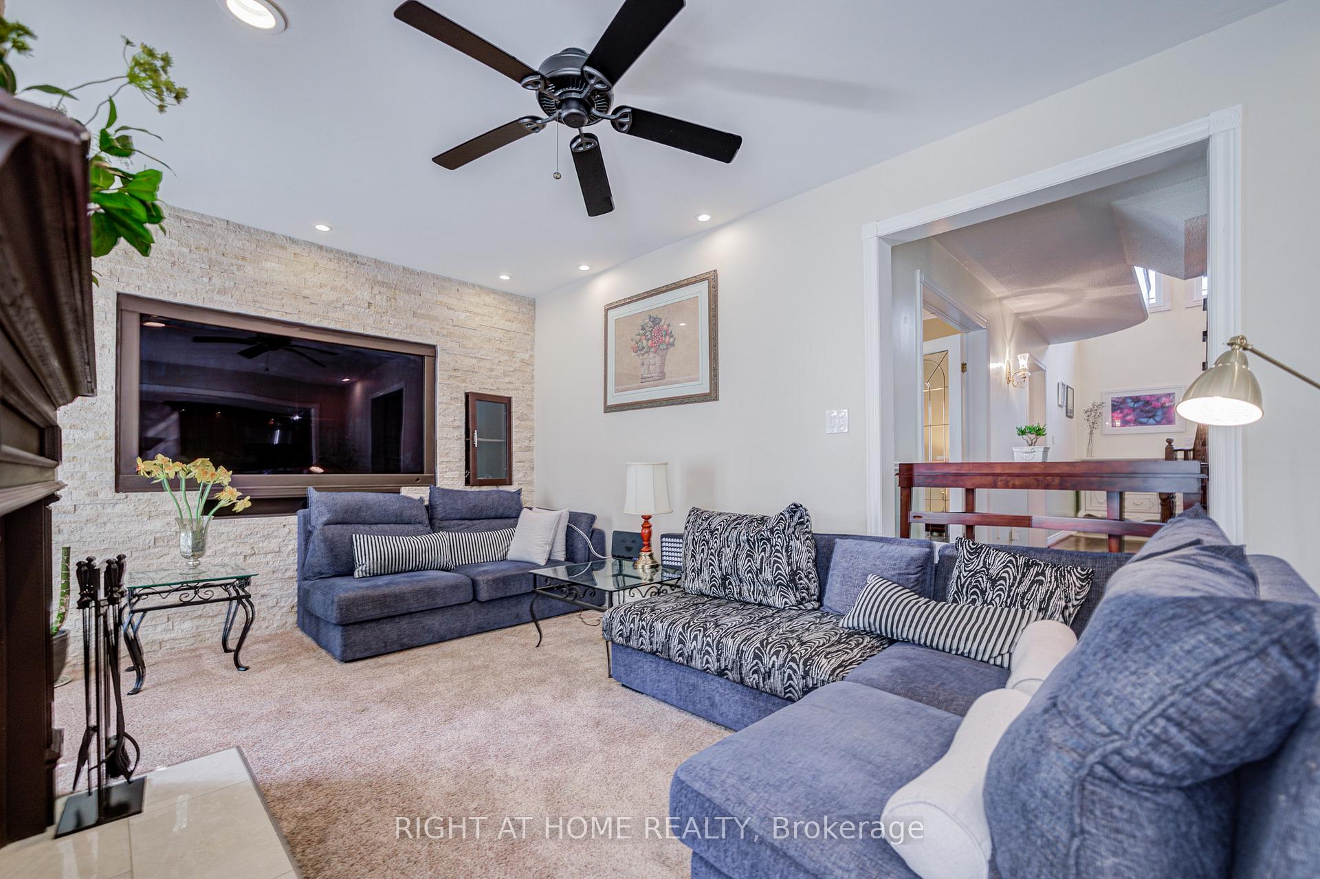 Photo 20 of 128 Carlyle Crescent, Aurora, Aurora Highlands — HOMEH