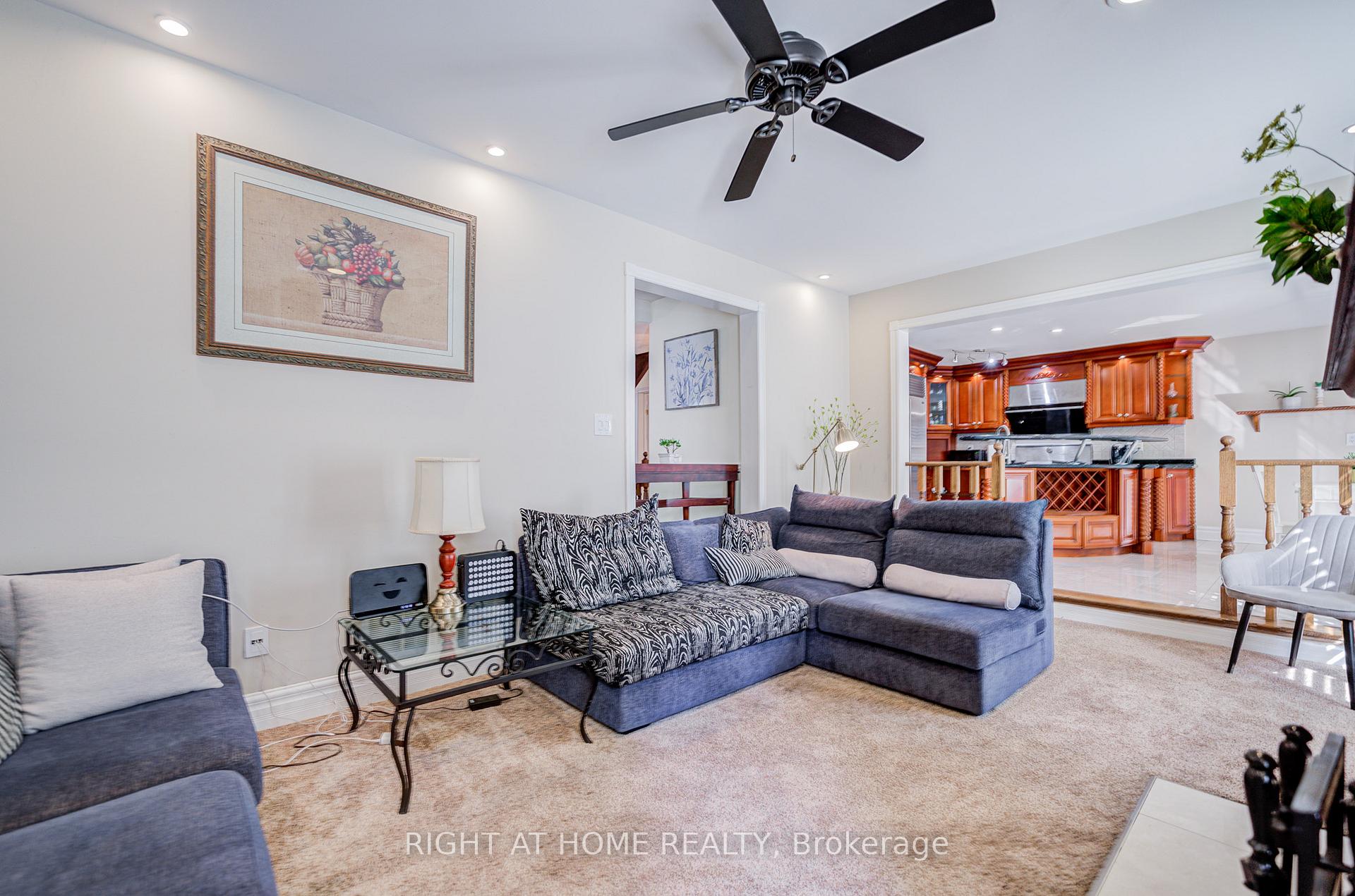 Photo 19 of 128 Carlyle Crescent, Aurora, Aurora Highlands — HOMEH