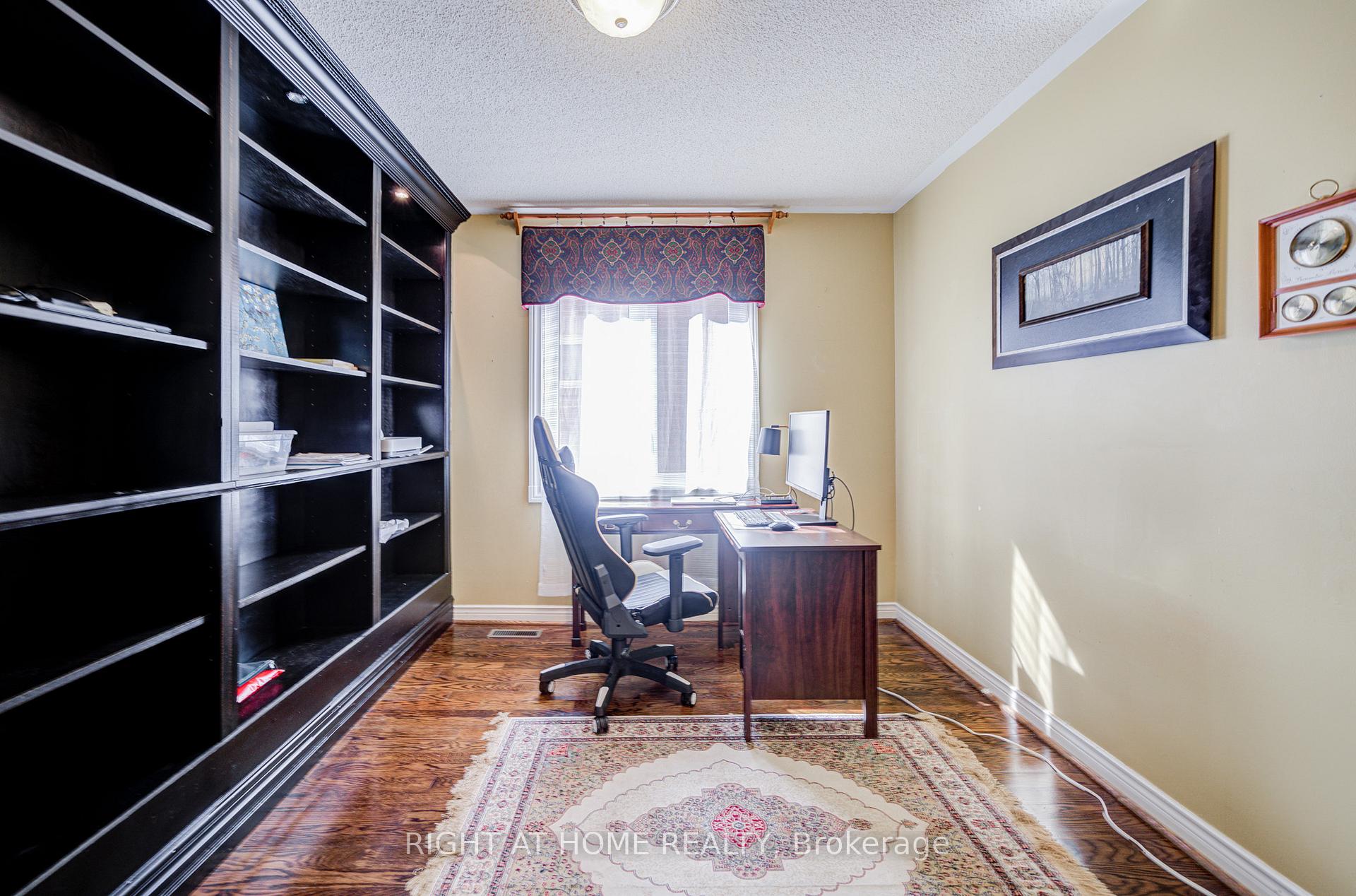 Photo 23 of 128 Carlyle Crescent, Aurora, Aurora Highlands — HOMEH