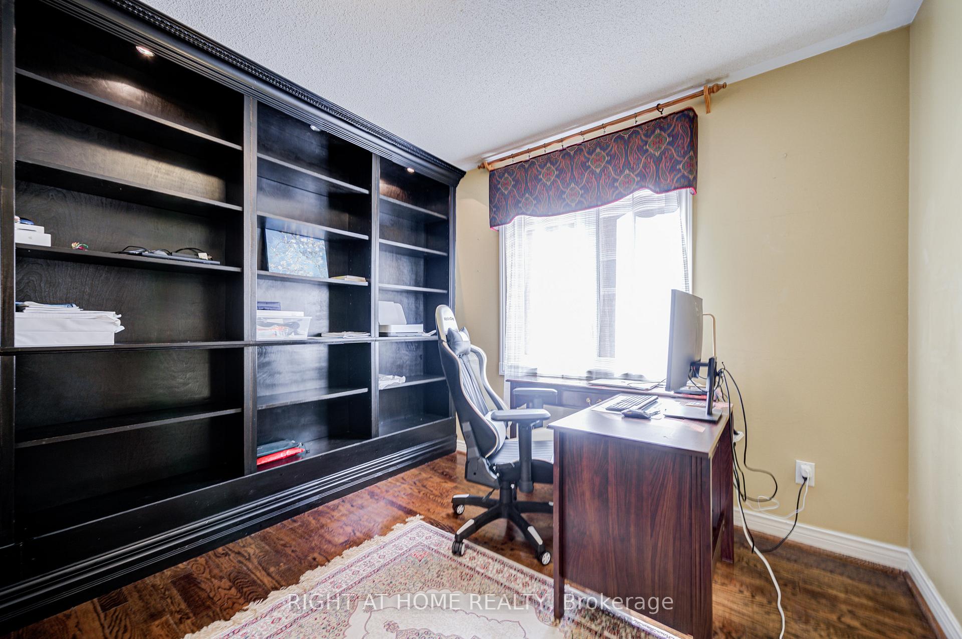 Photo 21 of 128 Carlyle Crescent, Aurora, Aurora Highlands — HOMEH