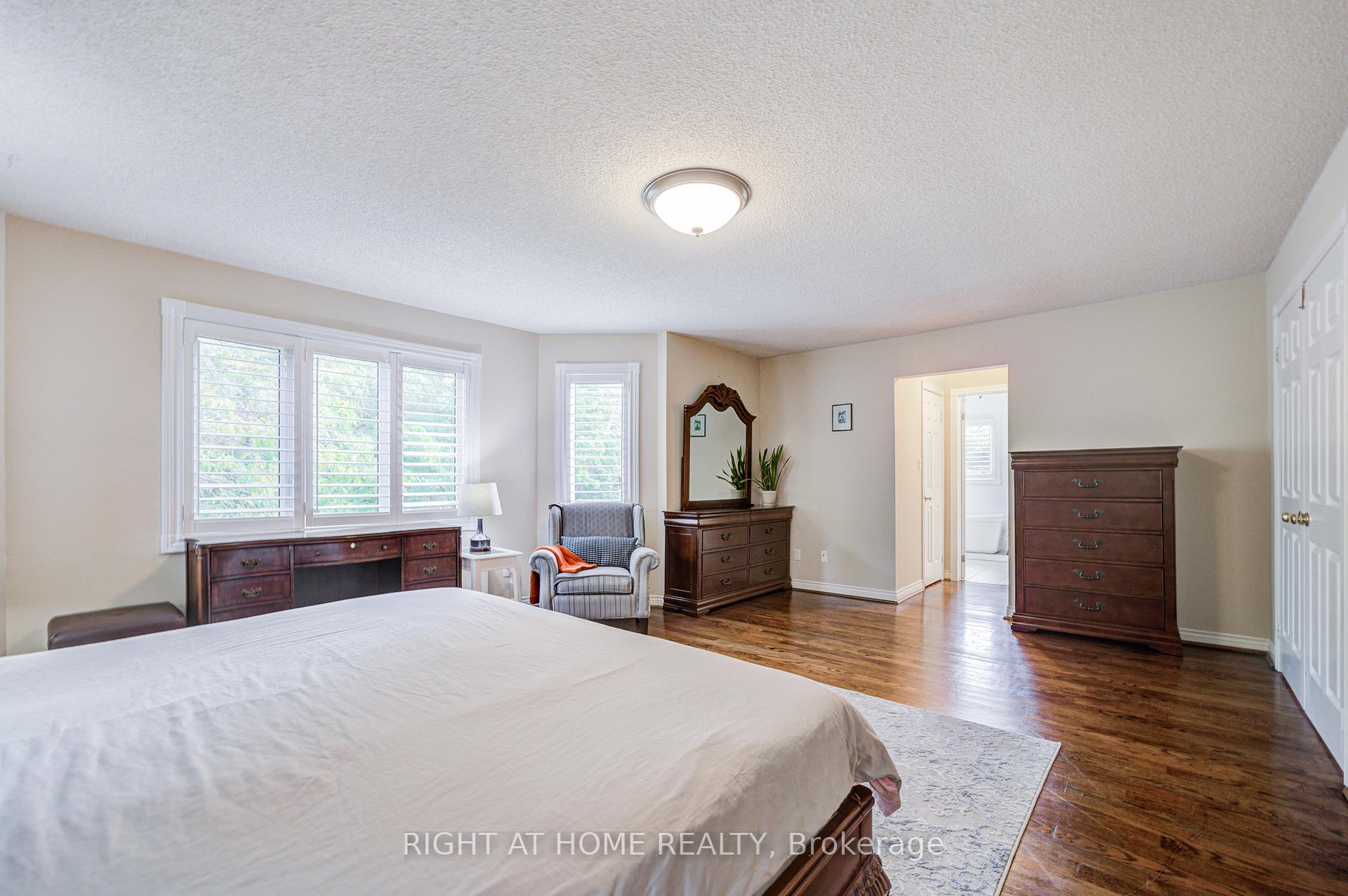 Photo 32 of 128 Carlyle Crescent, Aurora, Aurora Highlands — HOMEH