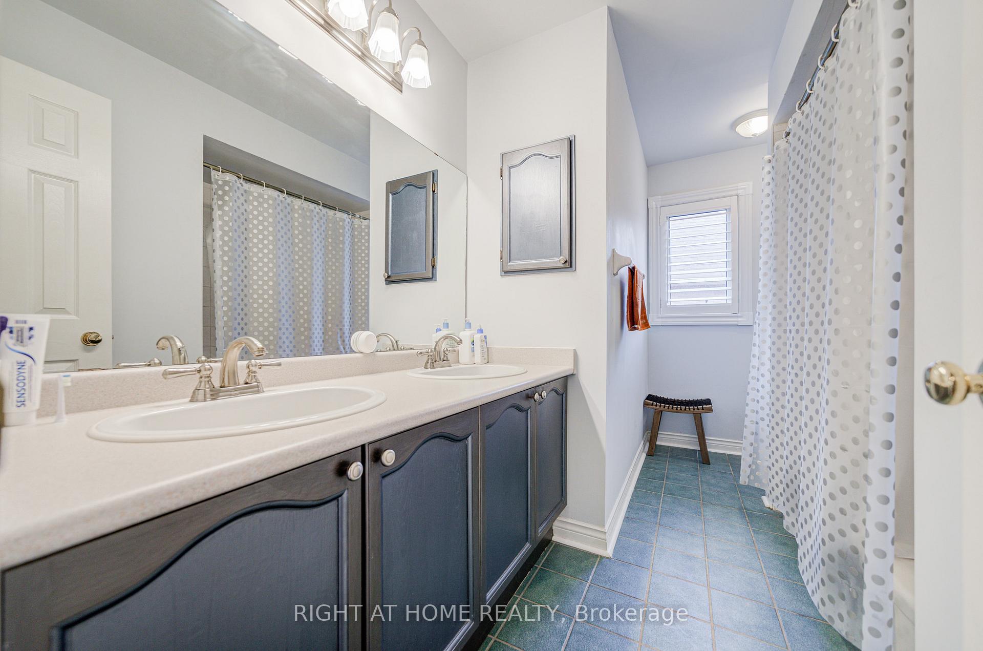 Photo 42 of 128 Carlyle Crescent, Aurora, Aurora Highlands — HOMEH