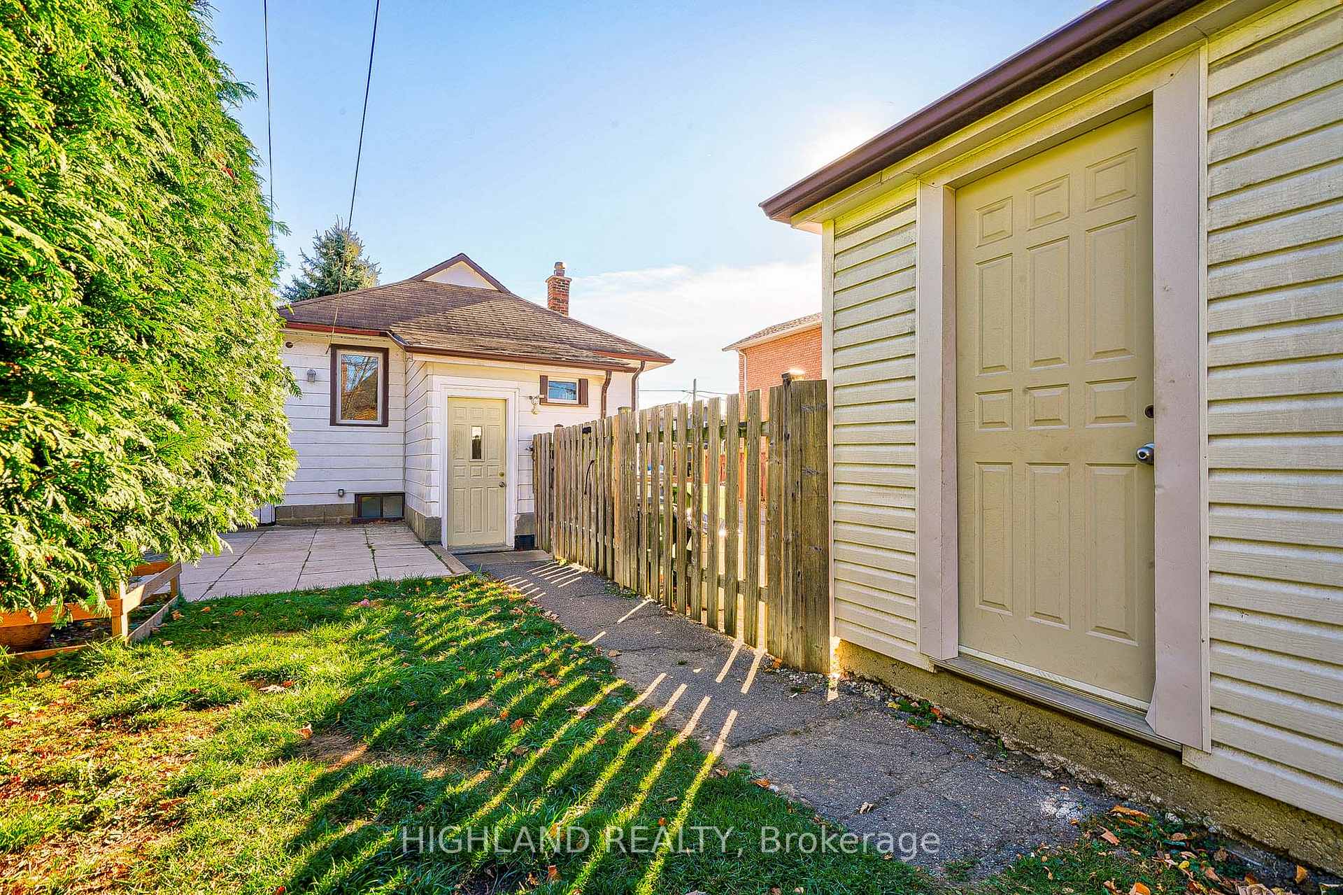 Photo 26 of 64 Simpson Avenue, Etobicoke, Mimico — HOMEH