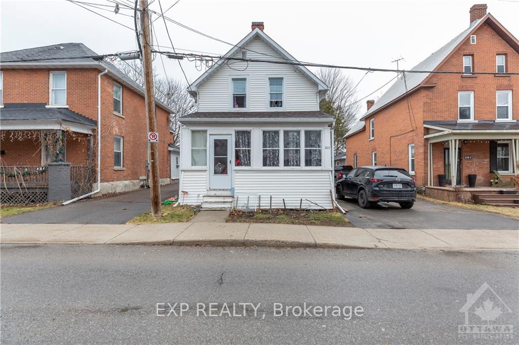 Front of Unit B, 211 Harriet Street
