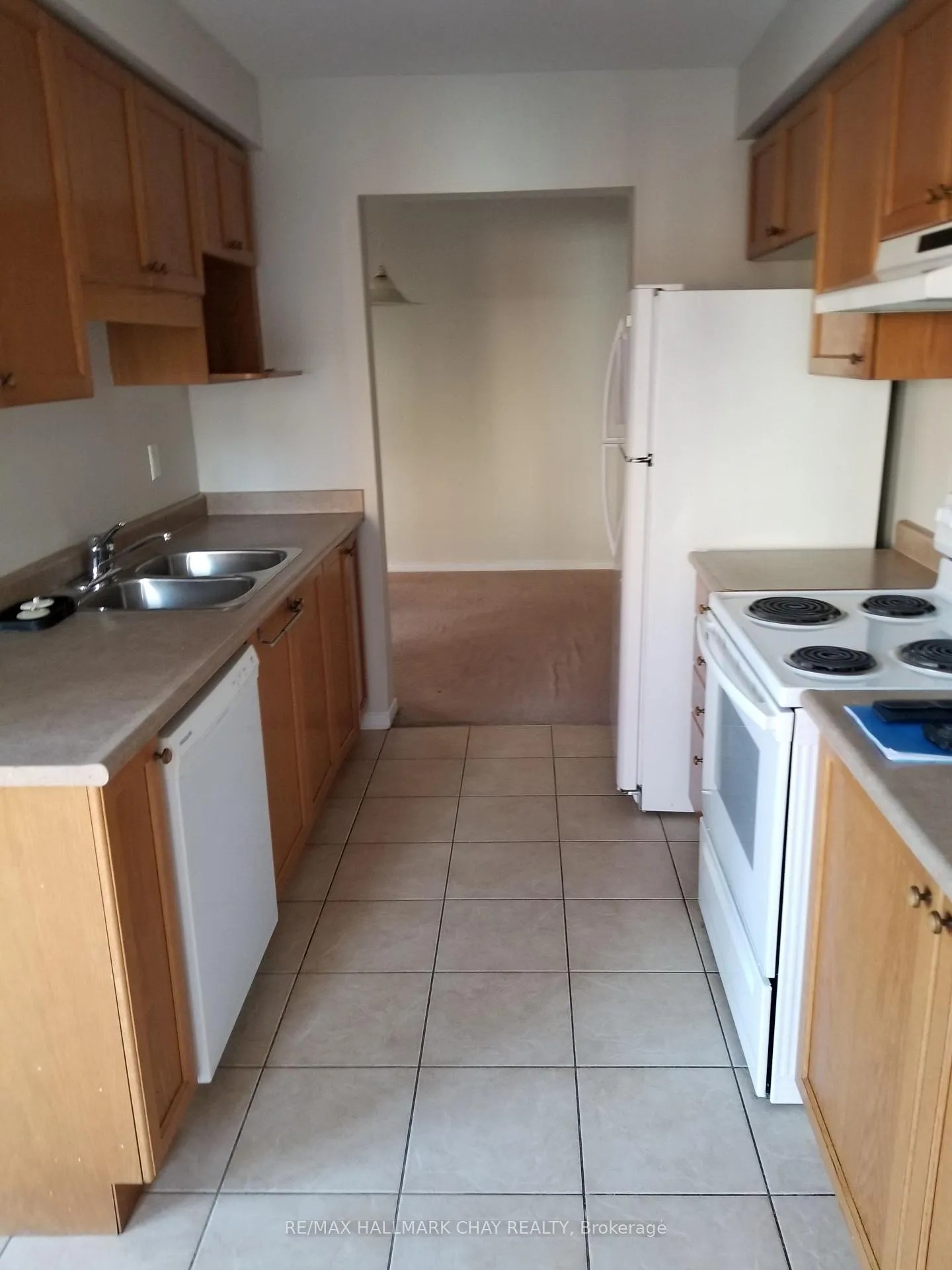 Photo 6 of 12 Marshview Avenue, Aurora, Bayview Northeast — HOMEH