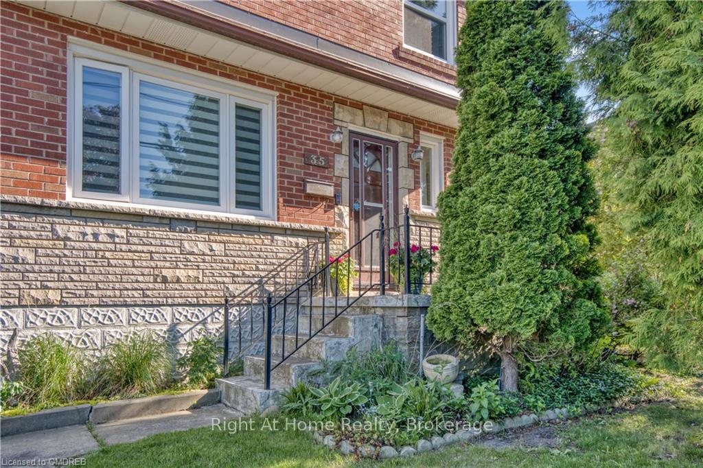 Photo 4 of 35 Elder Avenue, Etobicoke, Long Branch — HOMEH
